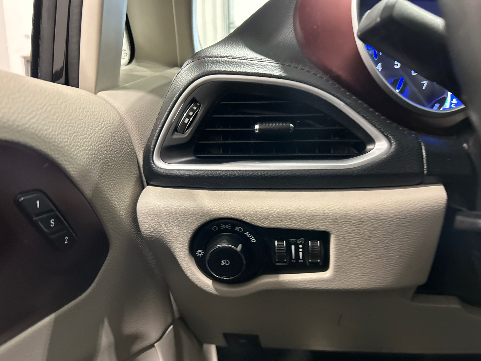 2018 Chrysler Pacifica Limited 19