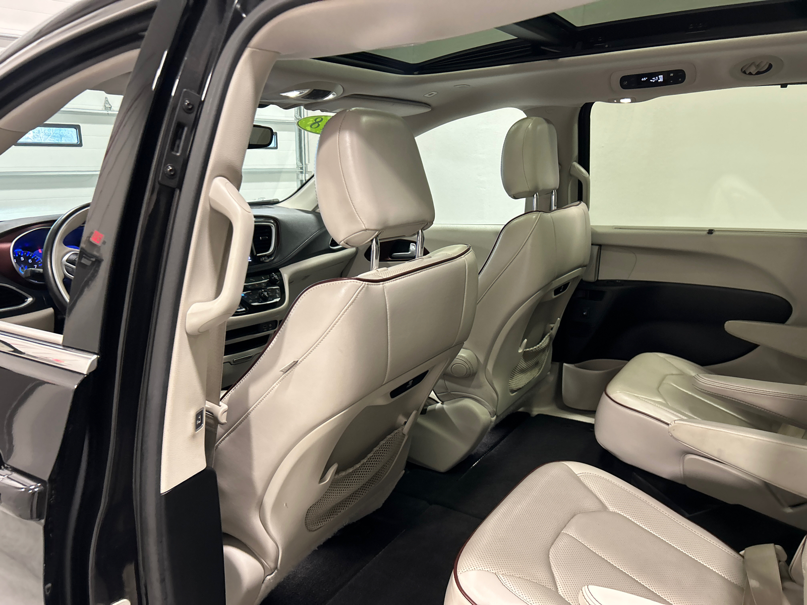 2018 Chrysler Pacifica Limited 31