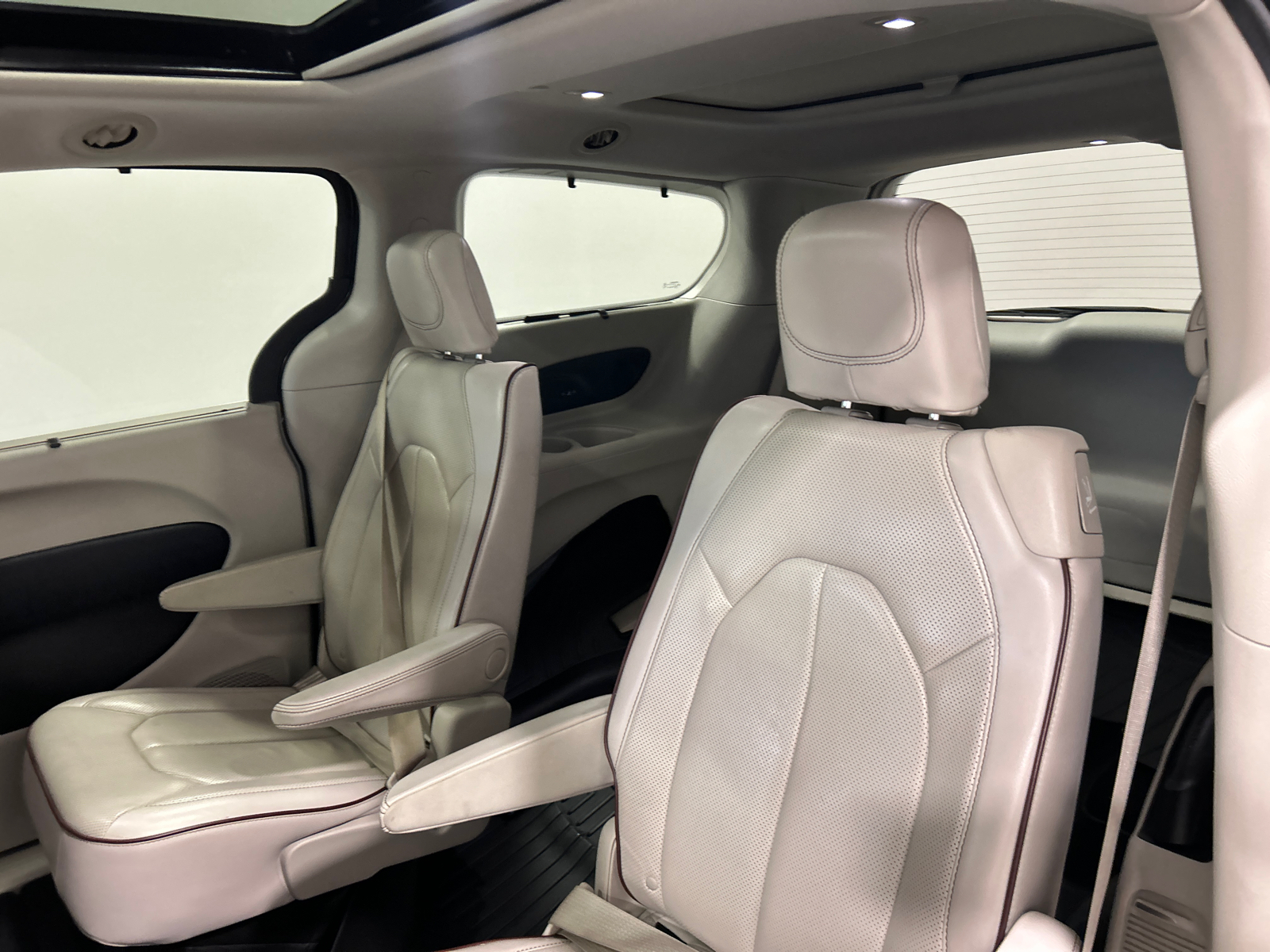 2018 Chrysler Pacifica Limited 32