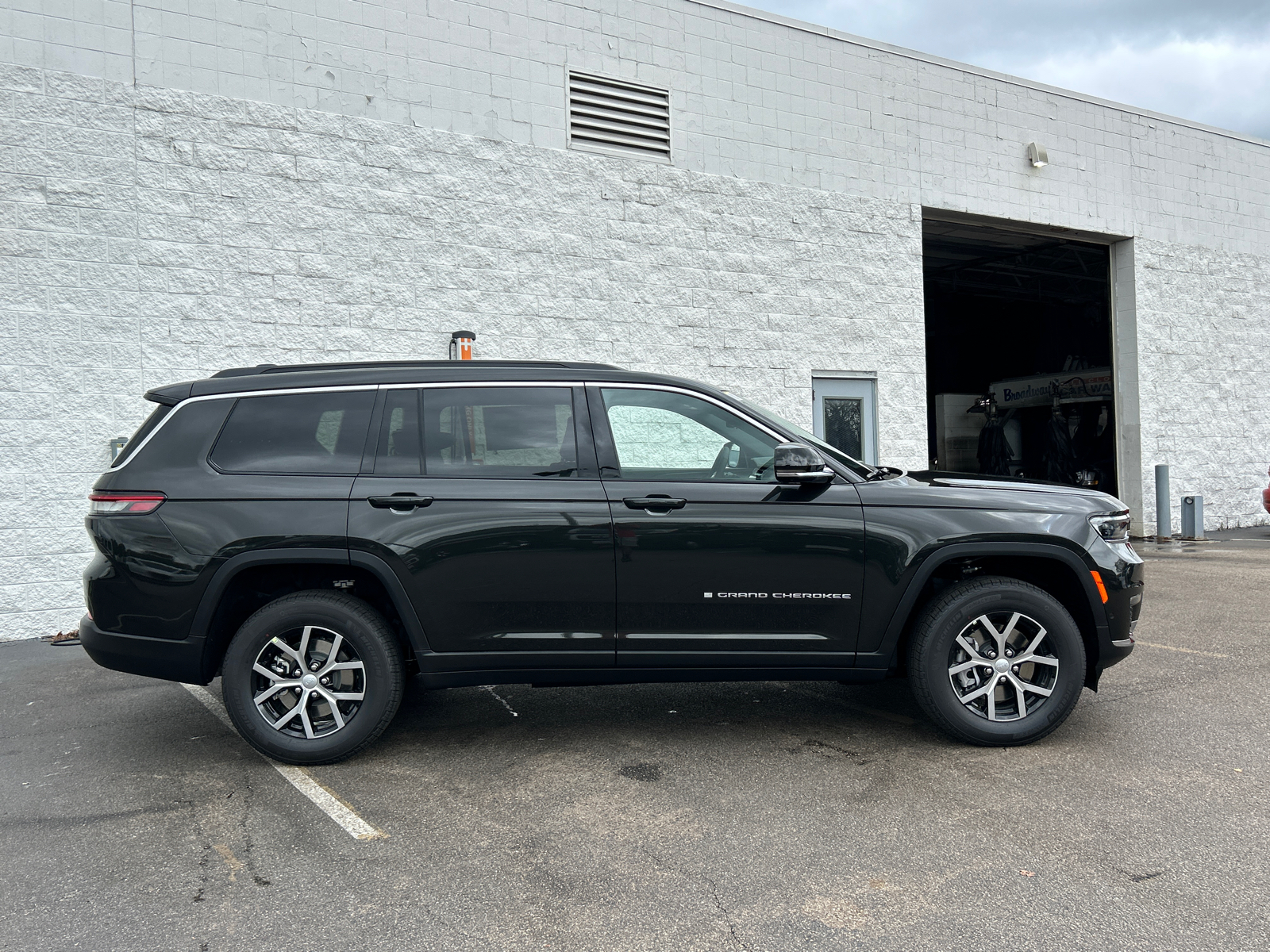 2024 Jeep Grand Cherokee L Limited 9