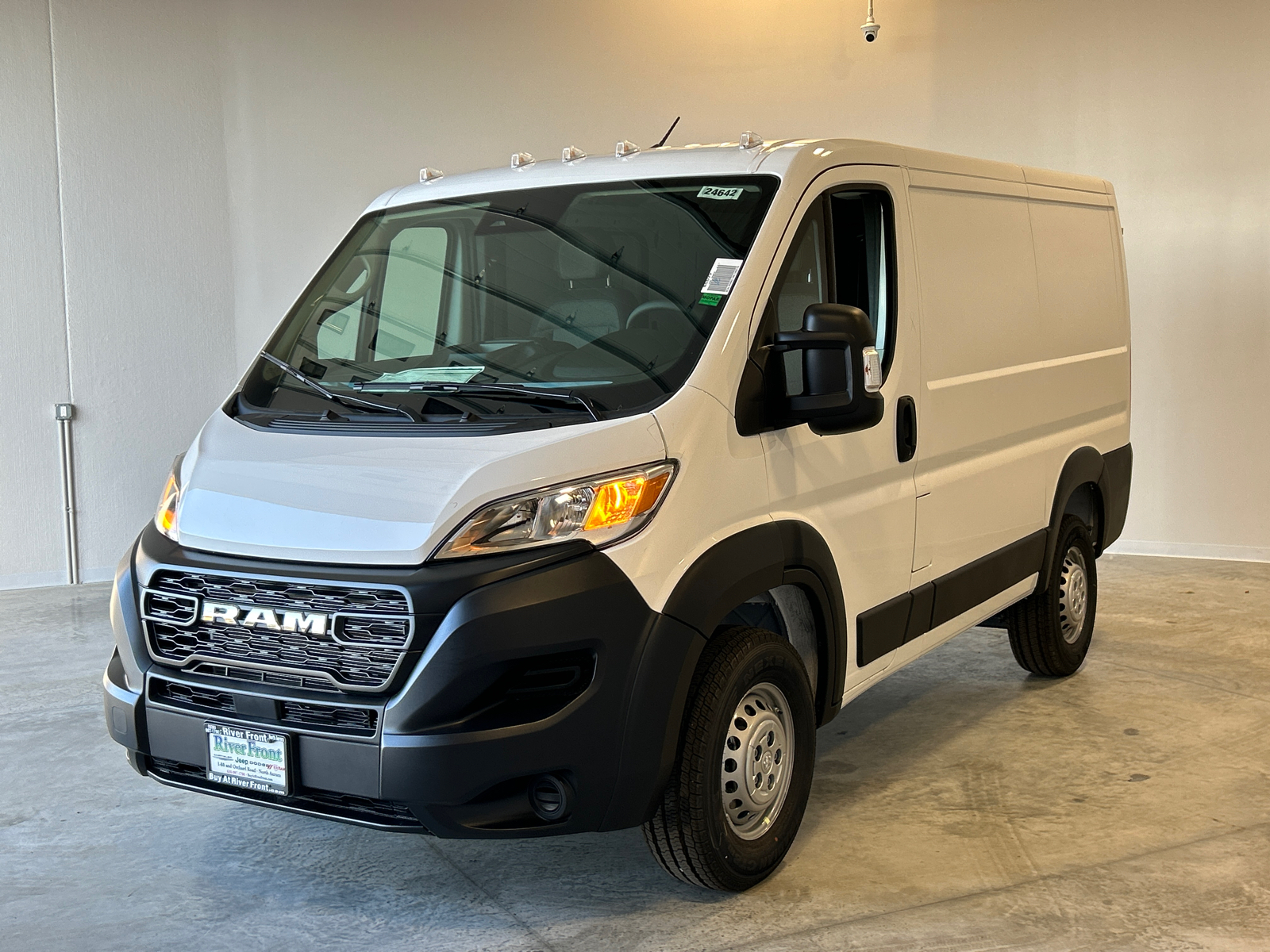 2024 Ram ProMaster 1500 Low Roof 4