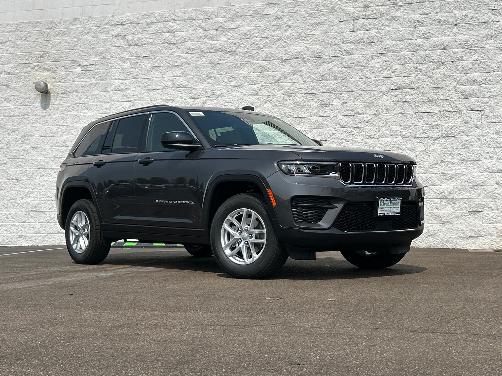 2024 Jeep Grand Cherokee Laredo 1