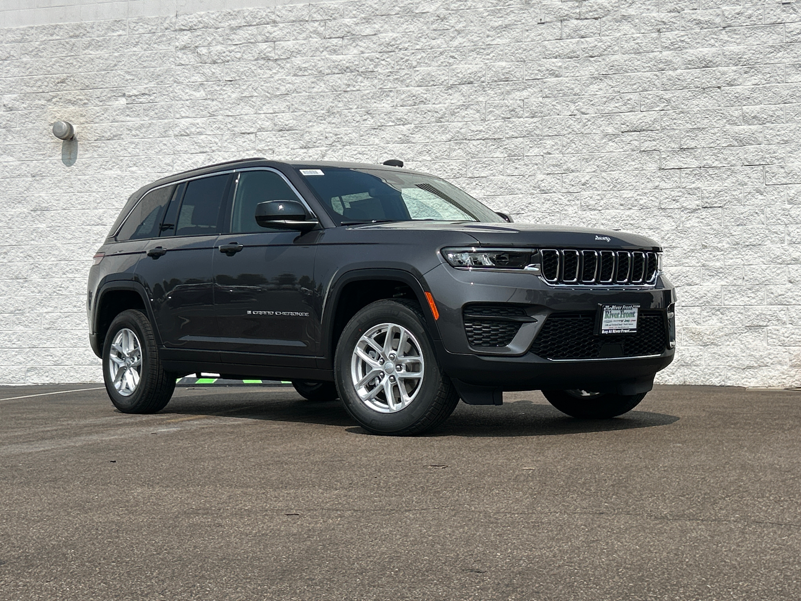 2024 Jeep Grand Cherokee Laredo 2