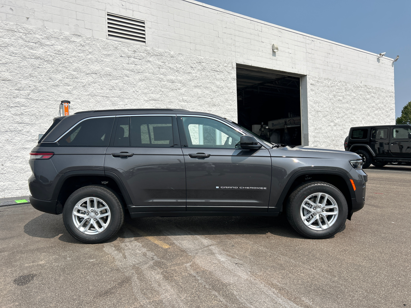 2024 Jeep Grand Cherokee Laredo 9