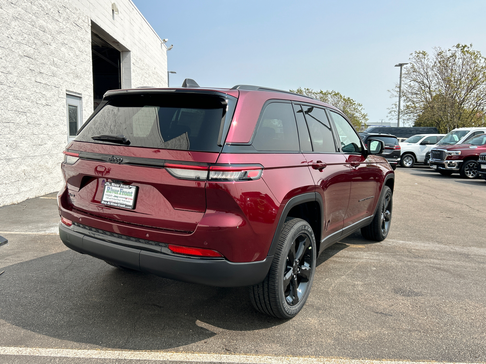 2024 Jeep Grand Cherokee Altitude X 8