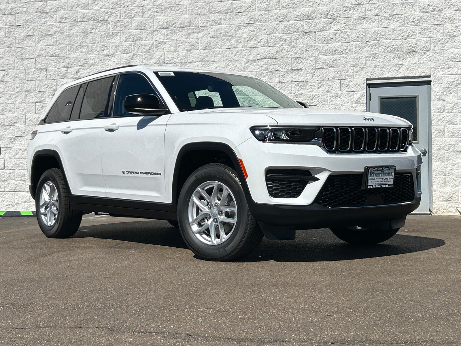 2024 Jeep Grand Cherokee Laredo 2