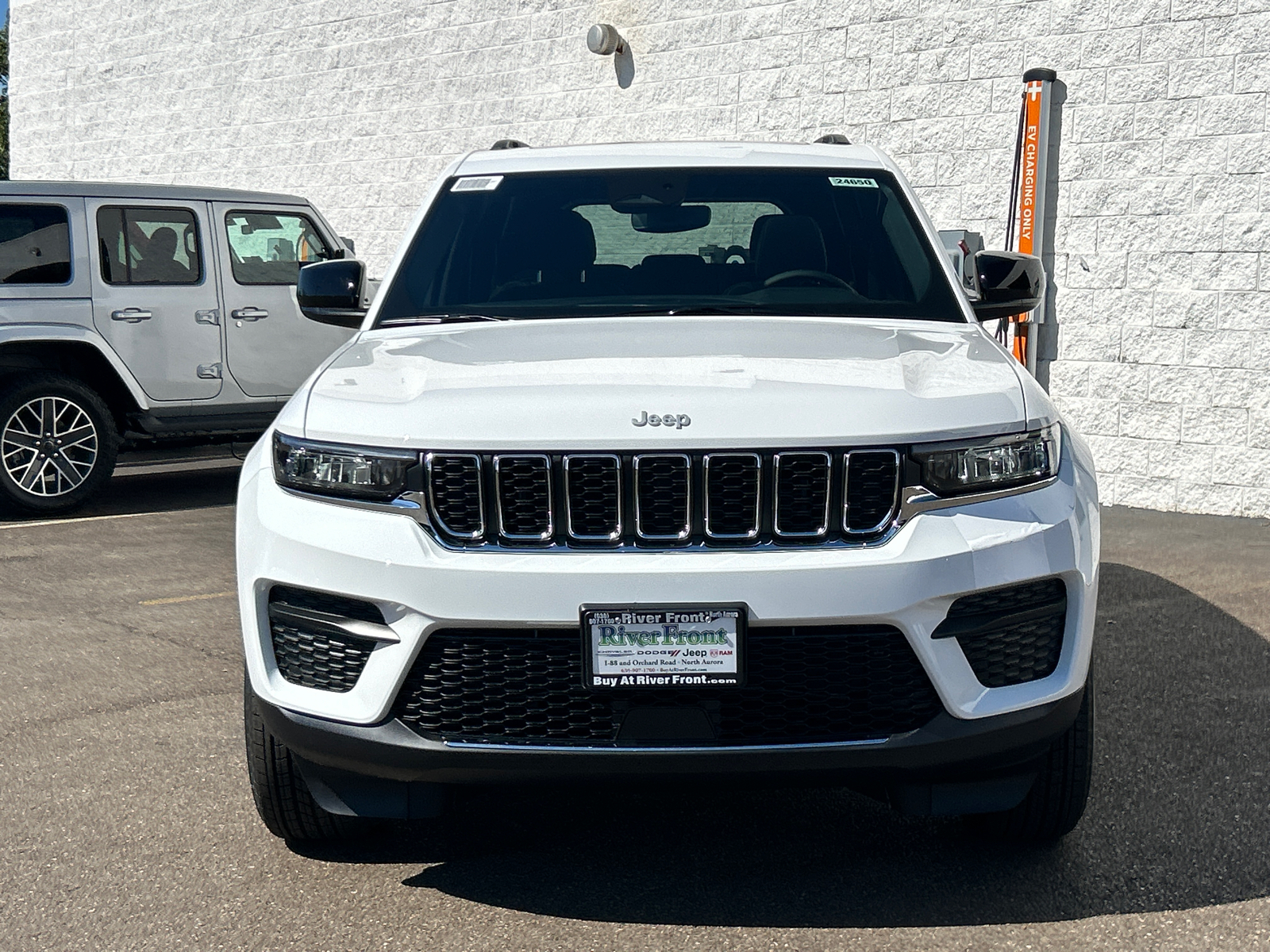 2024 Jeep Grand Cherokee Laredo 3