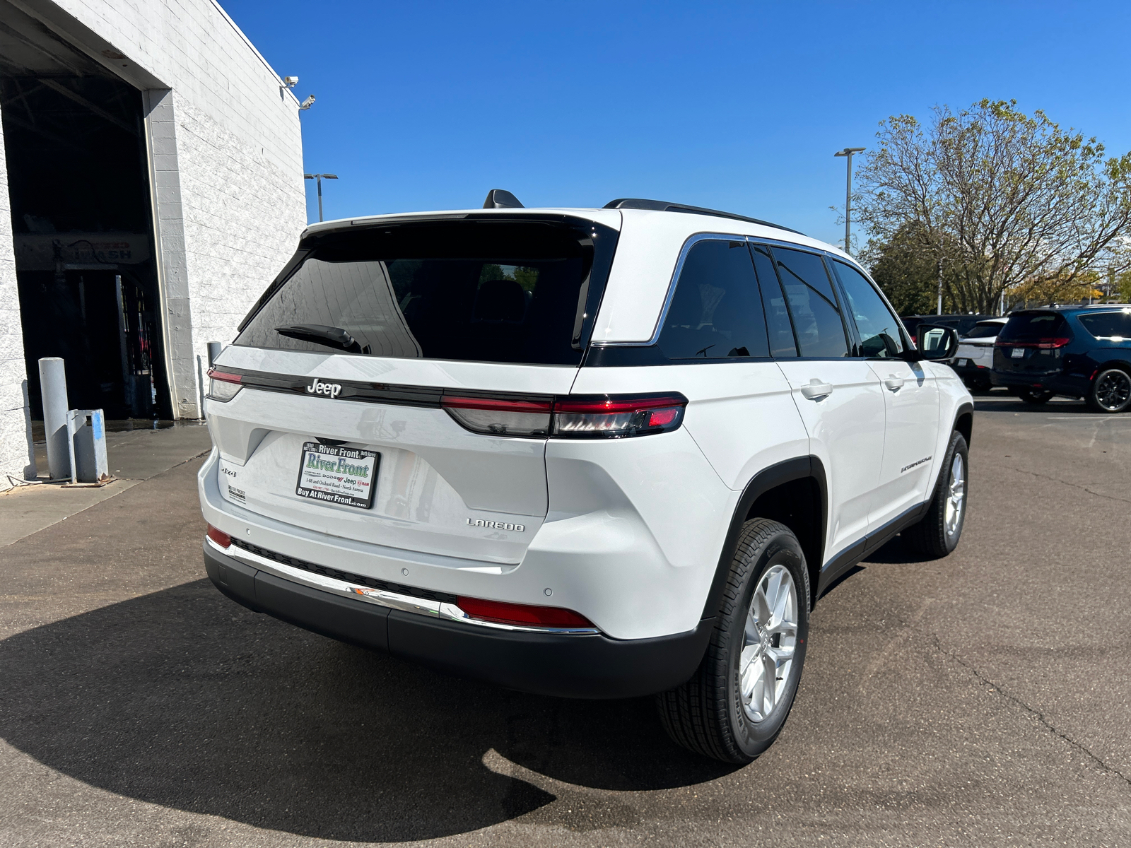 2024 Jeep Grand Cherokee Laredo 8