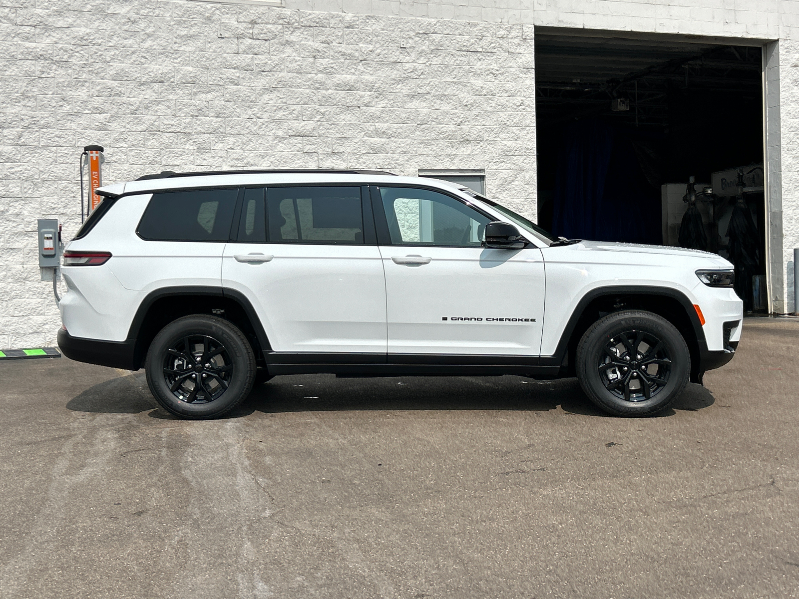 2024 Jeep Grand Cherokee L Altitude 9