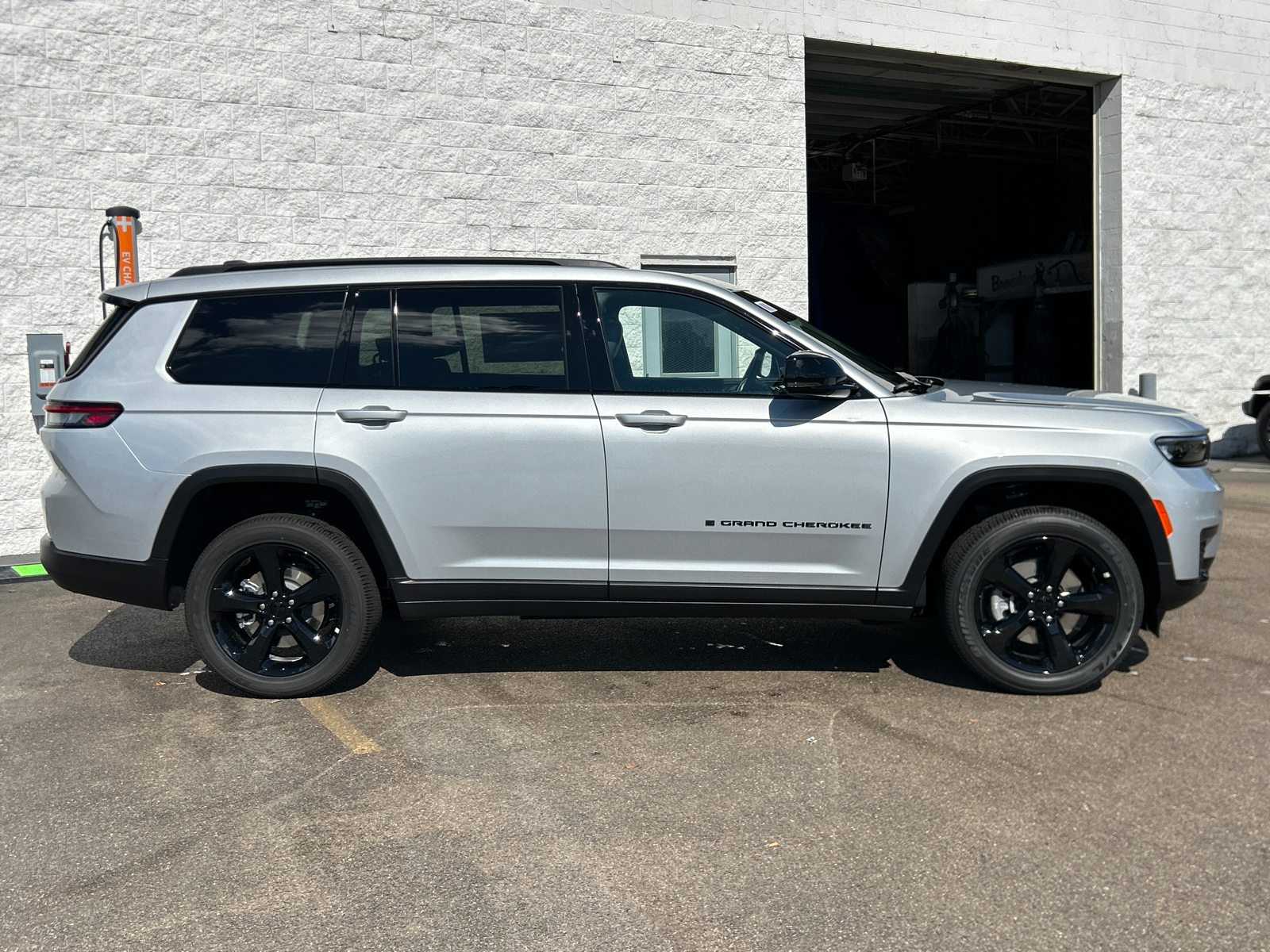 2024 Jeep Grand Cherokee L Altitude X 9