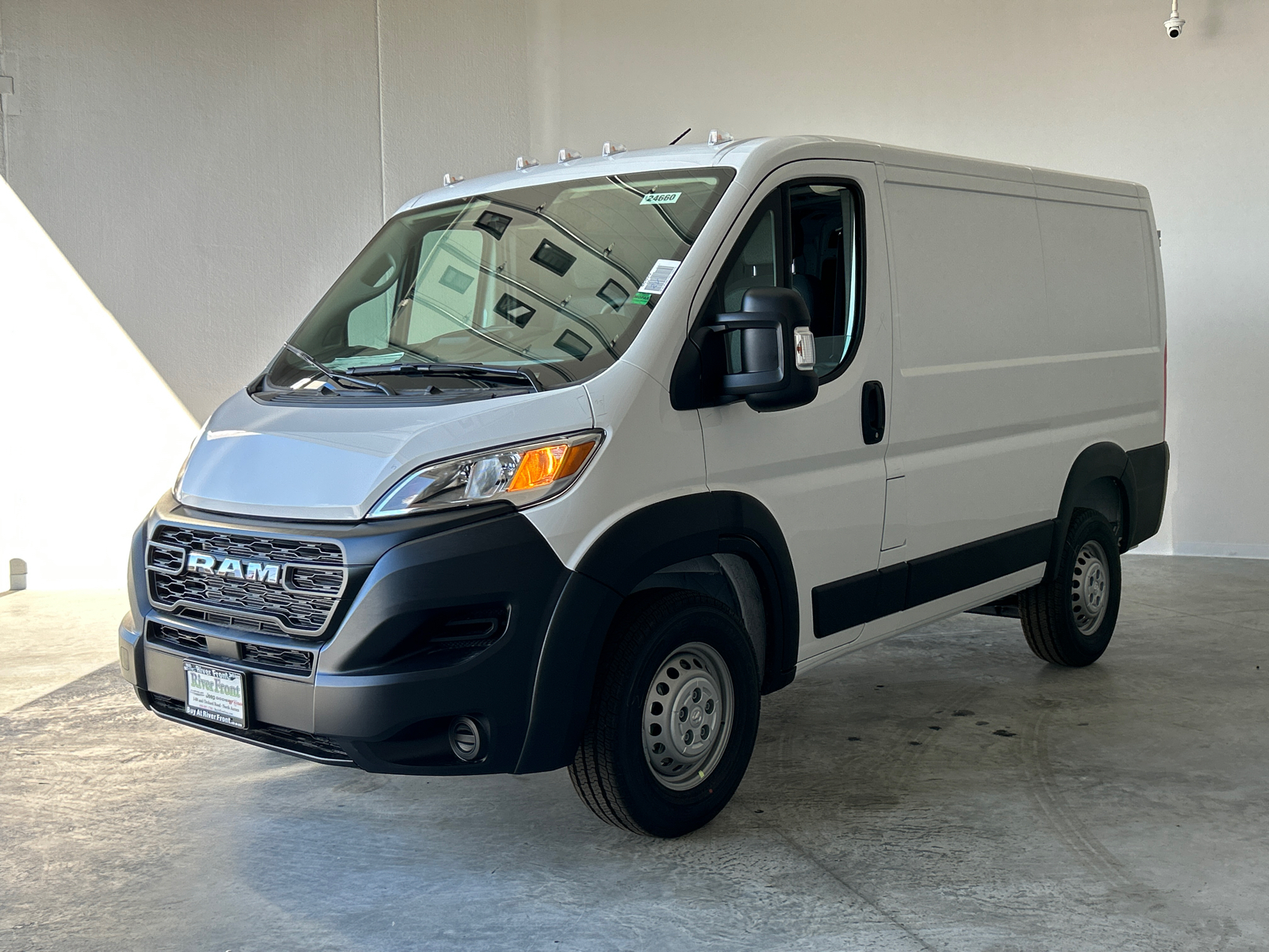 2024 Ram ProMaster 1500 Low Roof 4