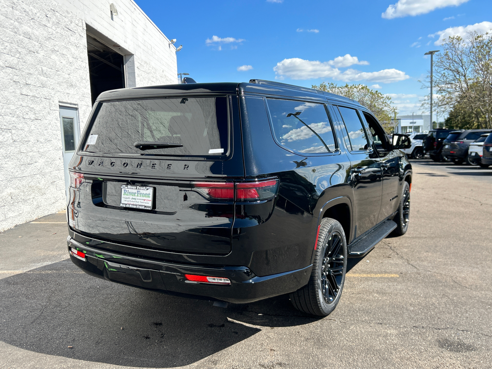 2024 Jeep Wagoneer L Series II 8