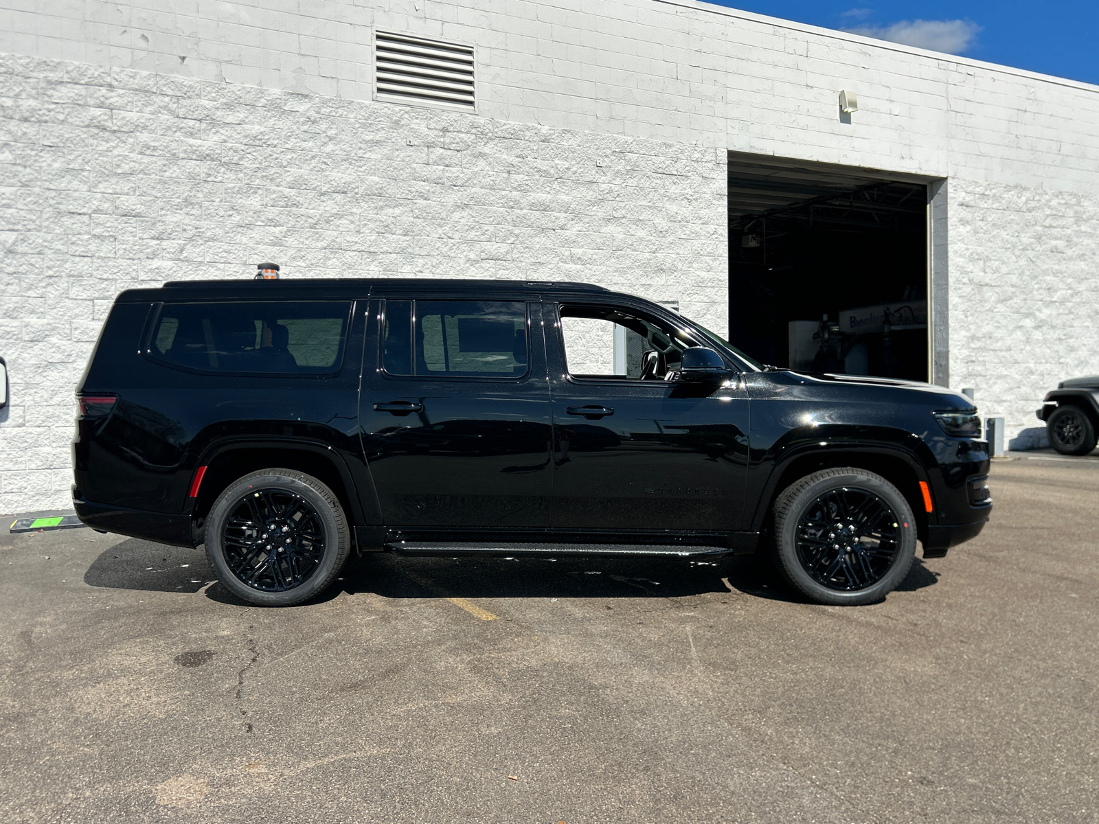 2024 Jeep Wagoneer L Series II 9