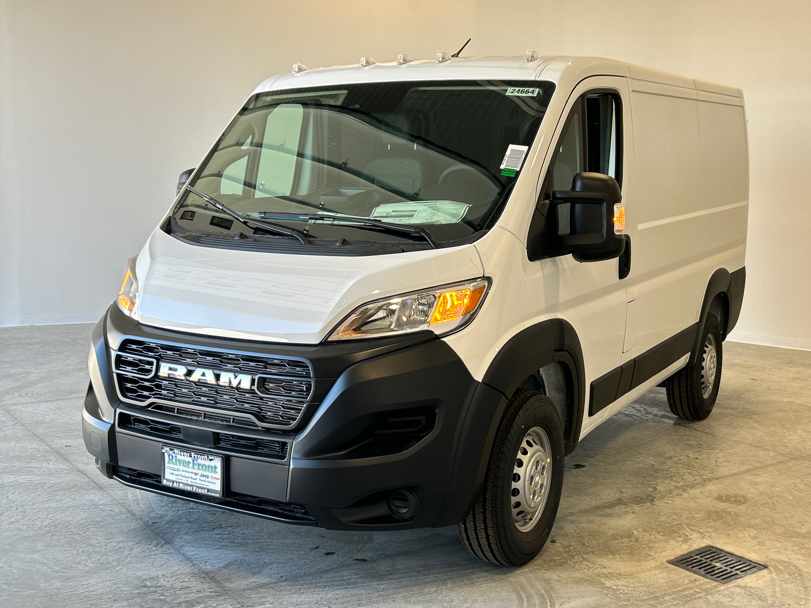 2024 Ram ProMaster 1500 Low Roof 4