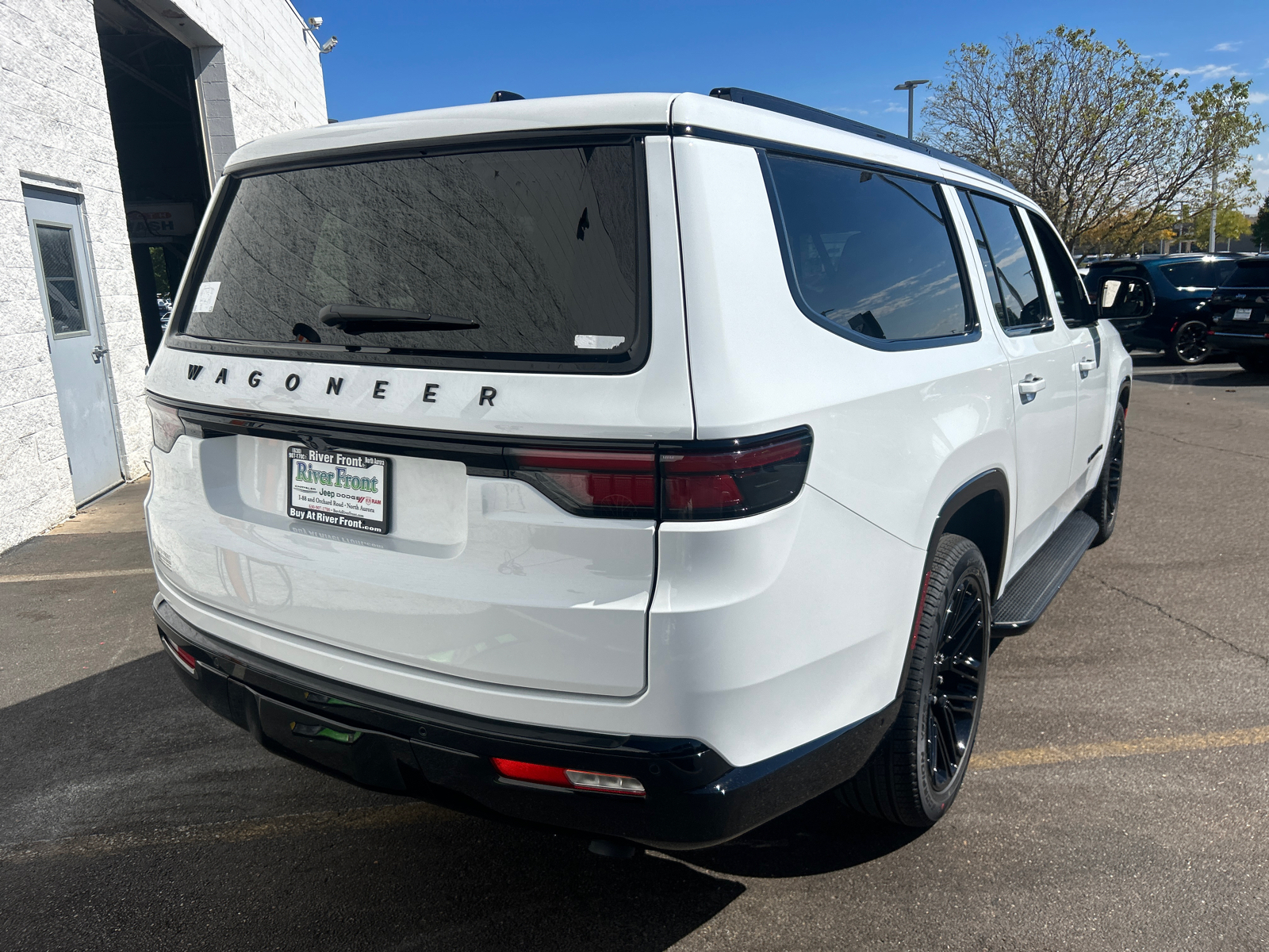 2024 Jeep Wagoneer L Series II 8