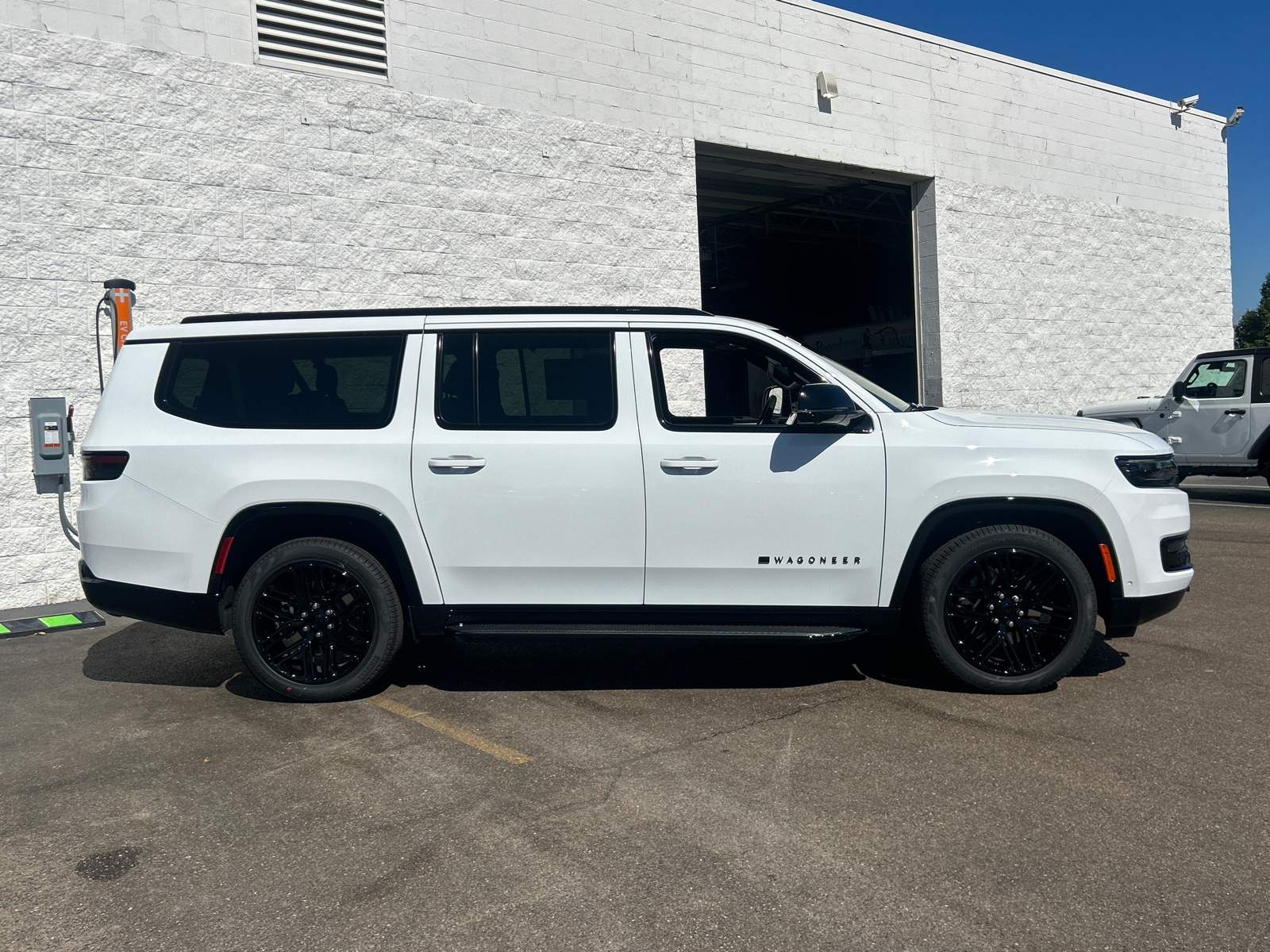 2024 Jeep Wagoneer L Series II 9