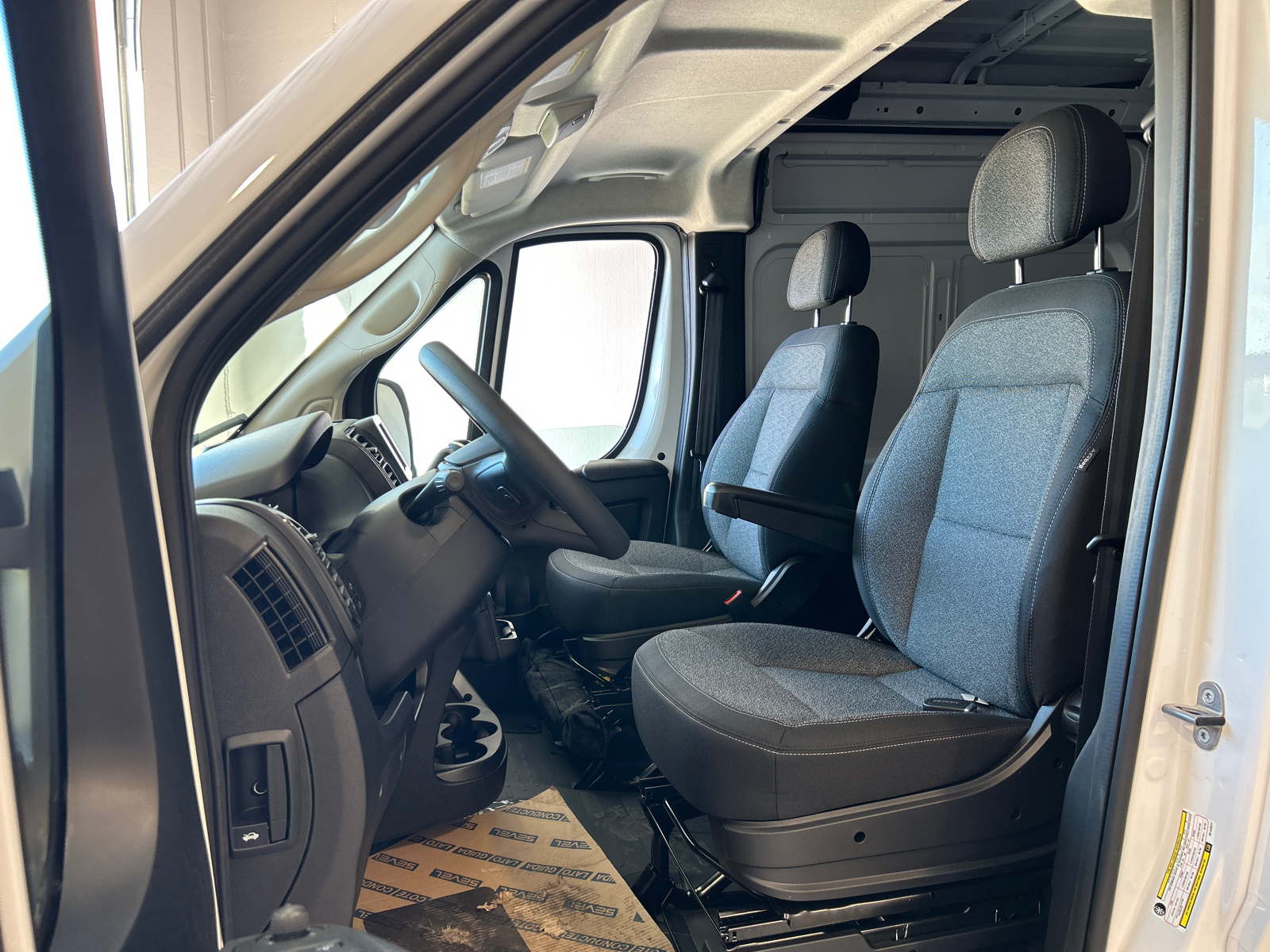 2024 Ram ProMaster 2500 High Roof 14