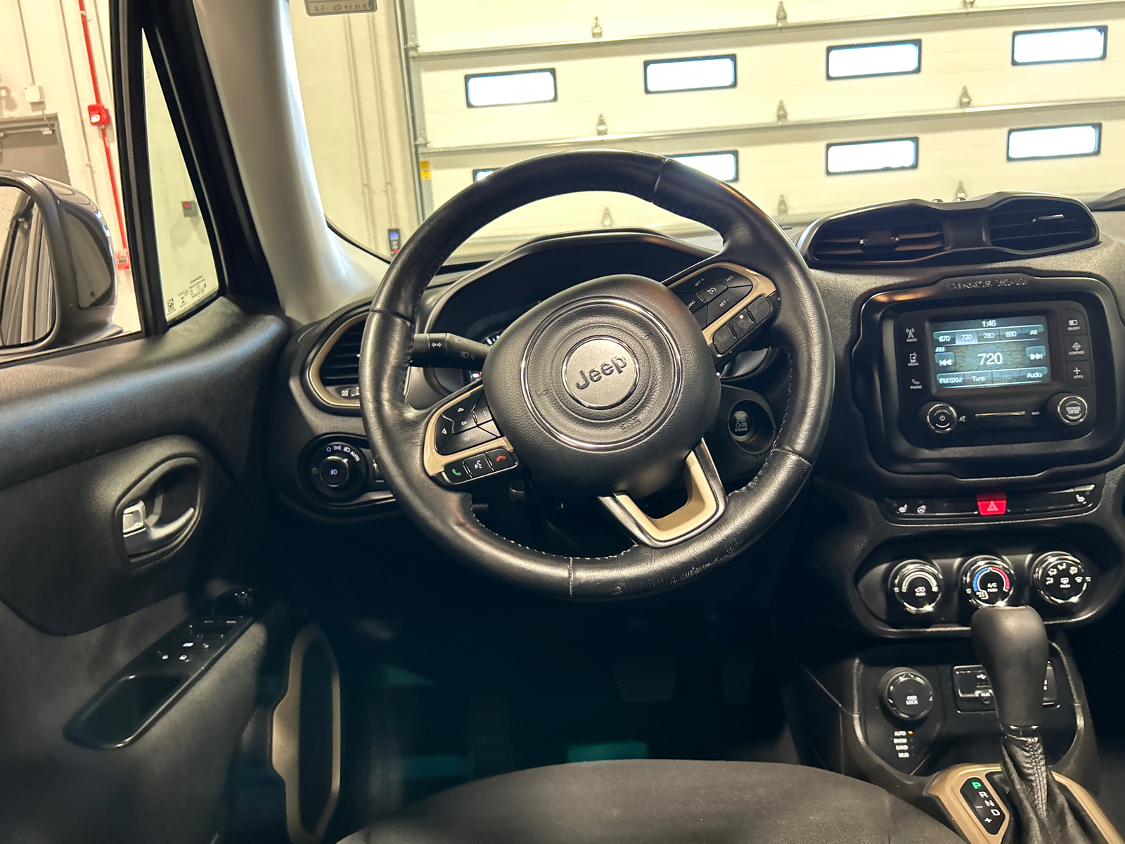 2016 Jeep Renegade Latitude 29