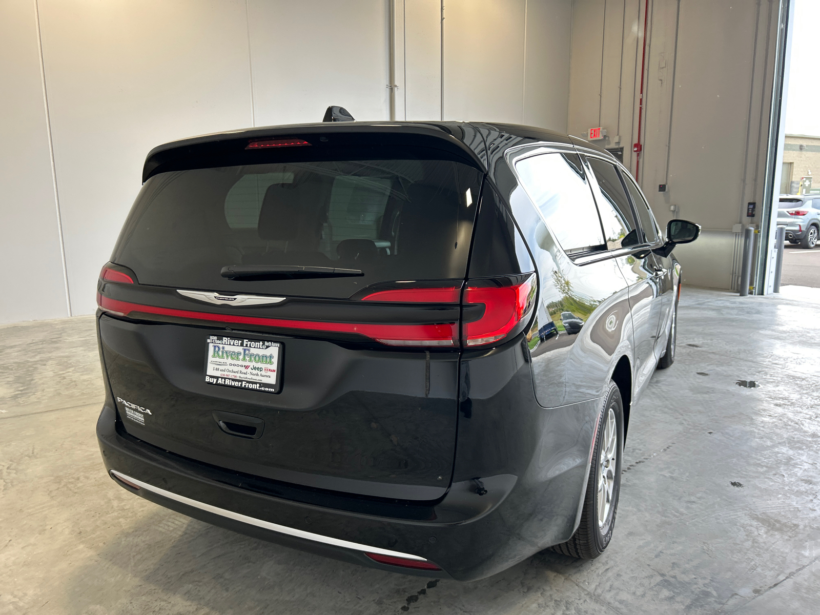 2024 Chrysler Pacifica Touring L 8