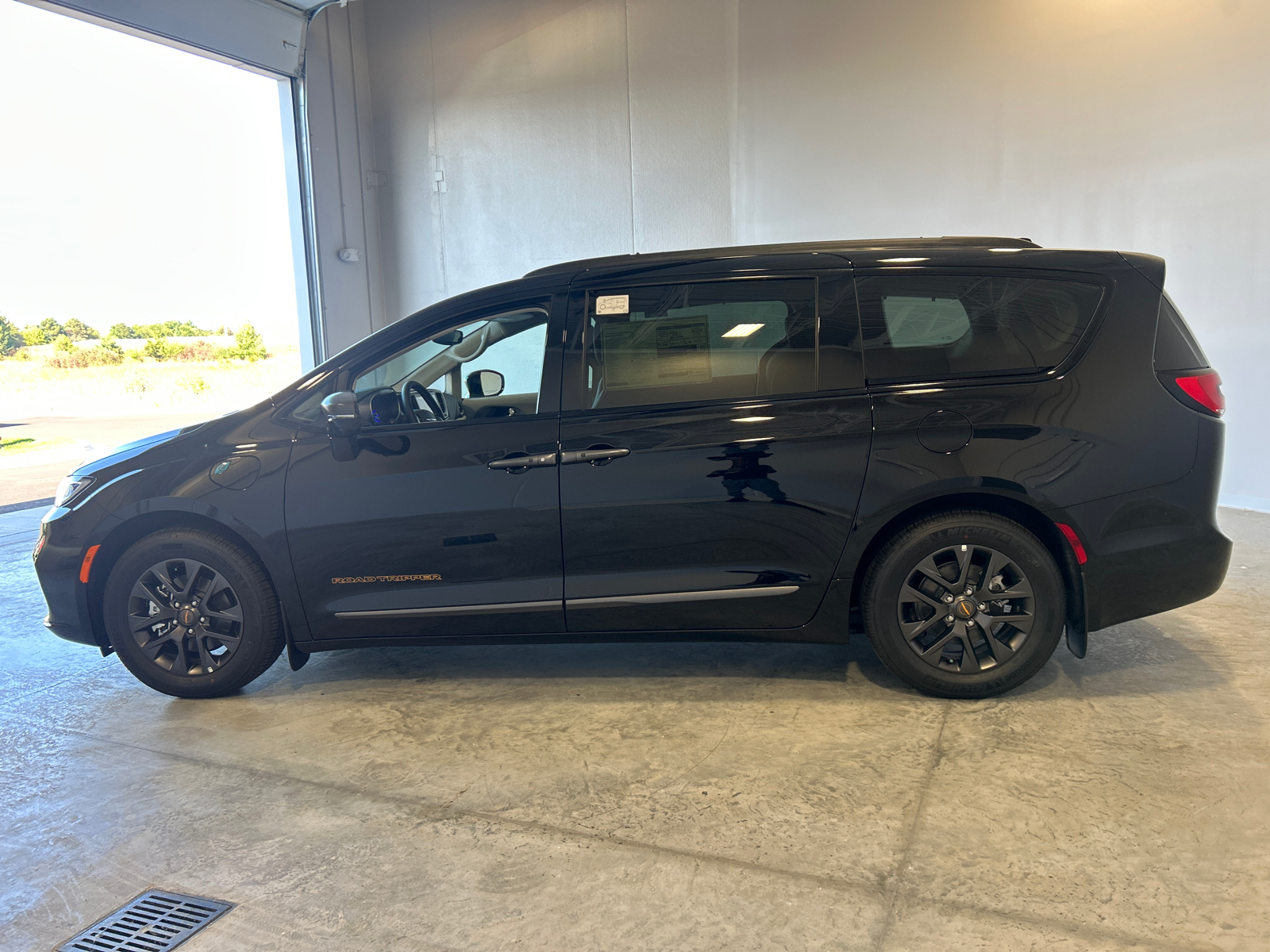 2024 Chrysler Pacifica Hybrid Select 5