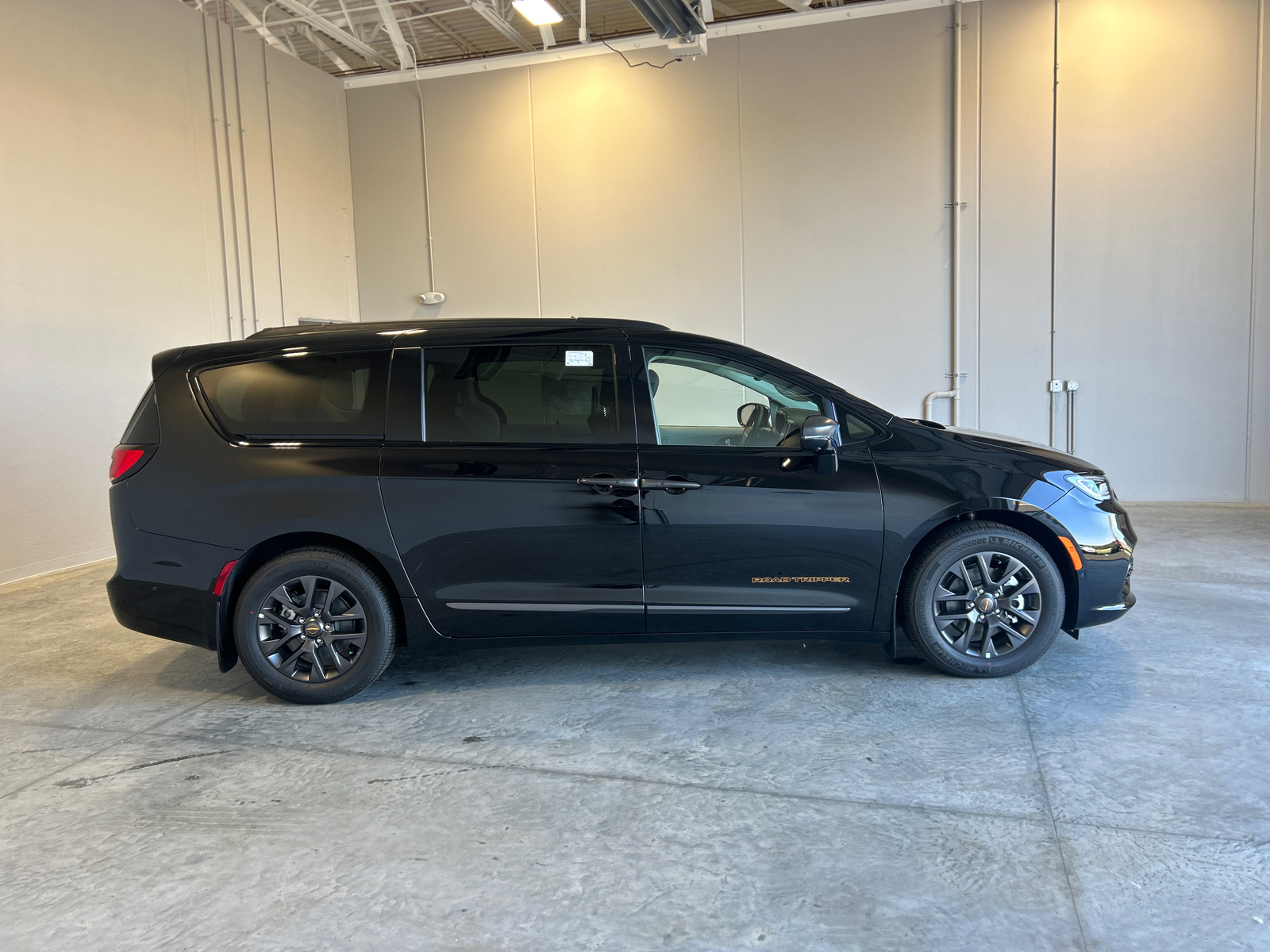 2024 Chrysler Pacifica Hybrid Select 9