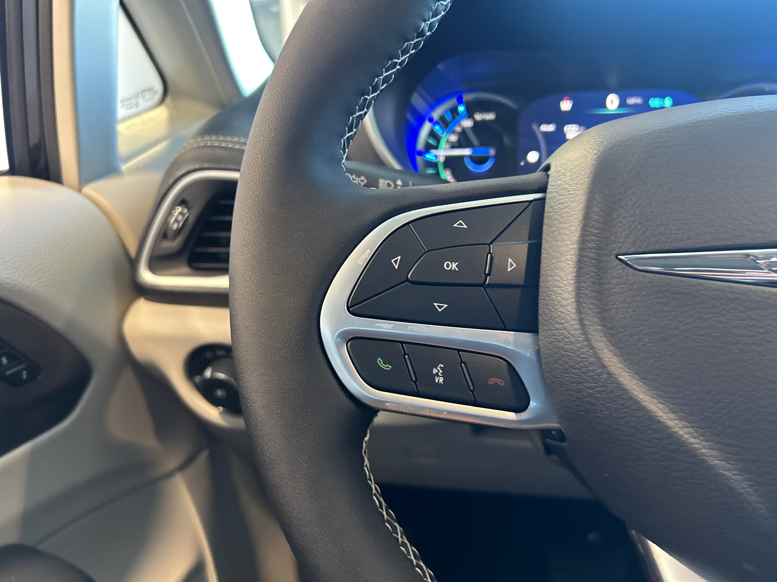 2024 Chrysler Pacifica Hybrid Select 19