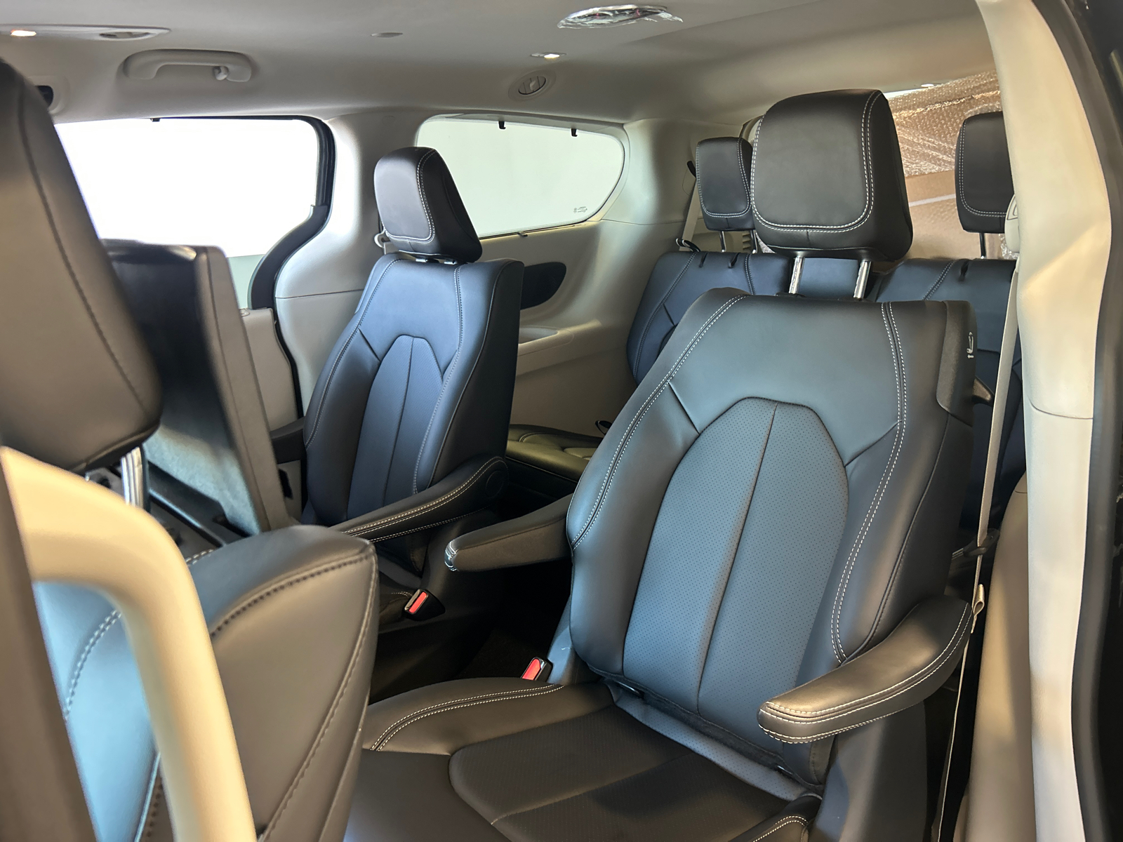 2024 Chrysler Pacifica Hybrid Select 32