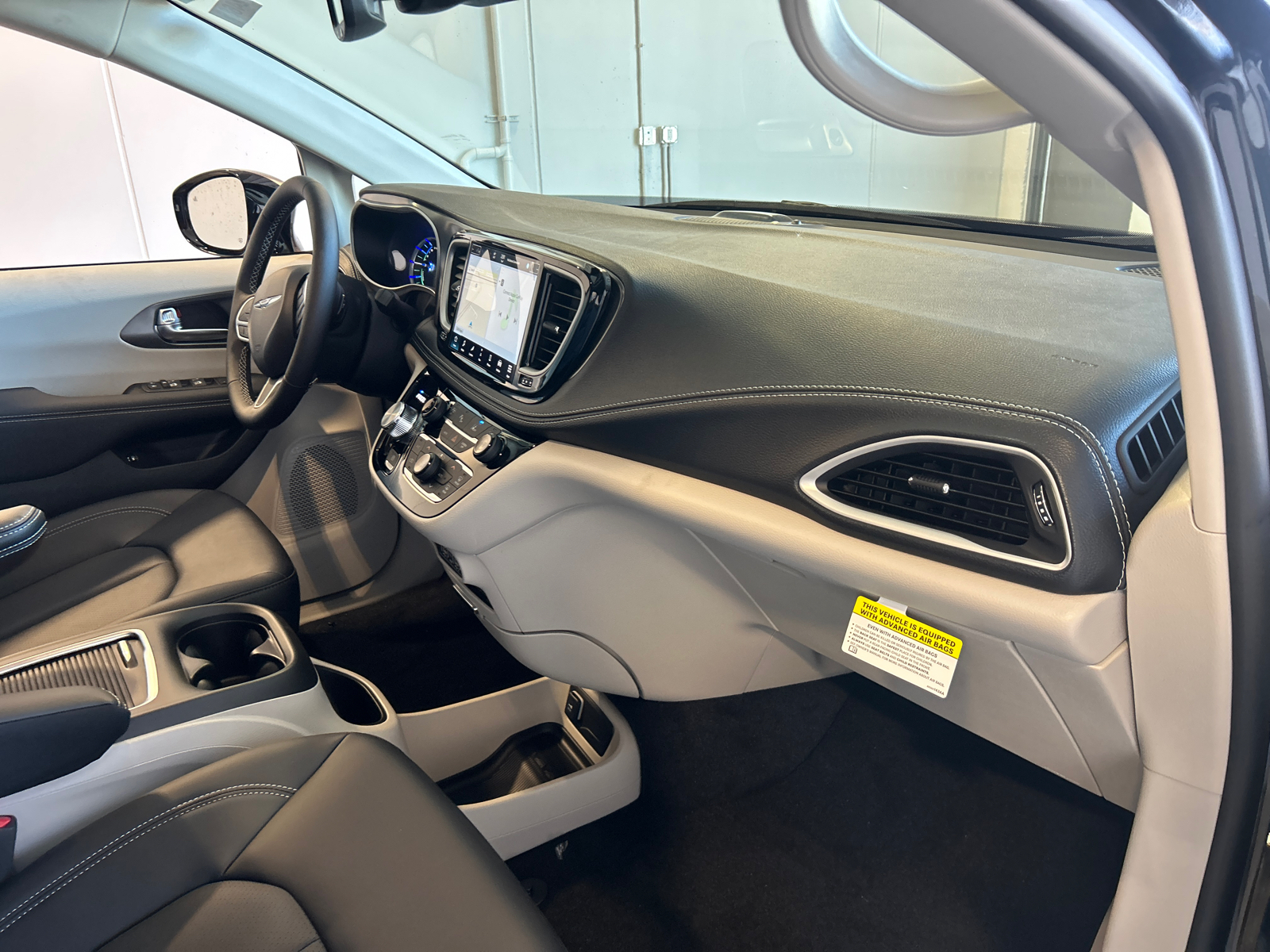 2024 Chrysler Pacifica Hybrid Select 39