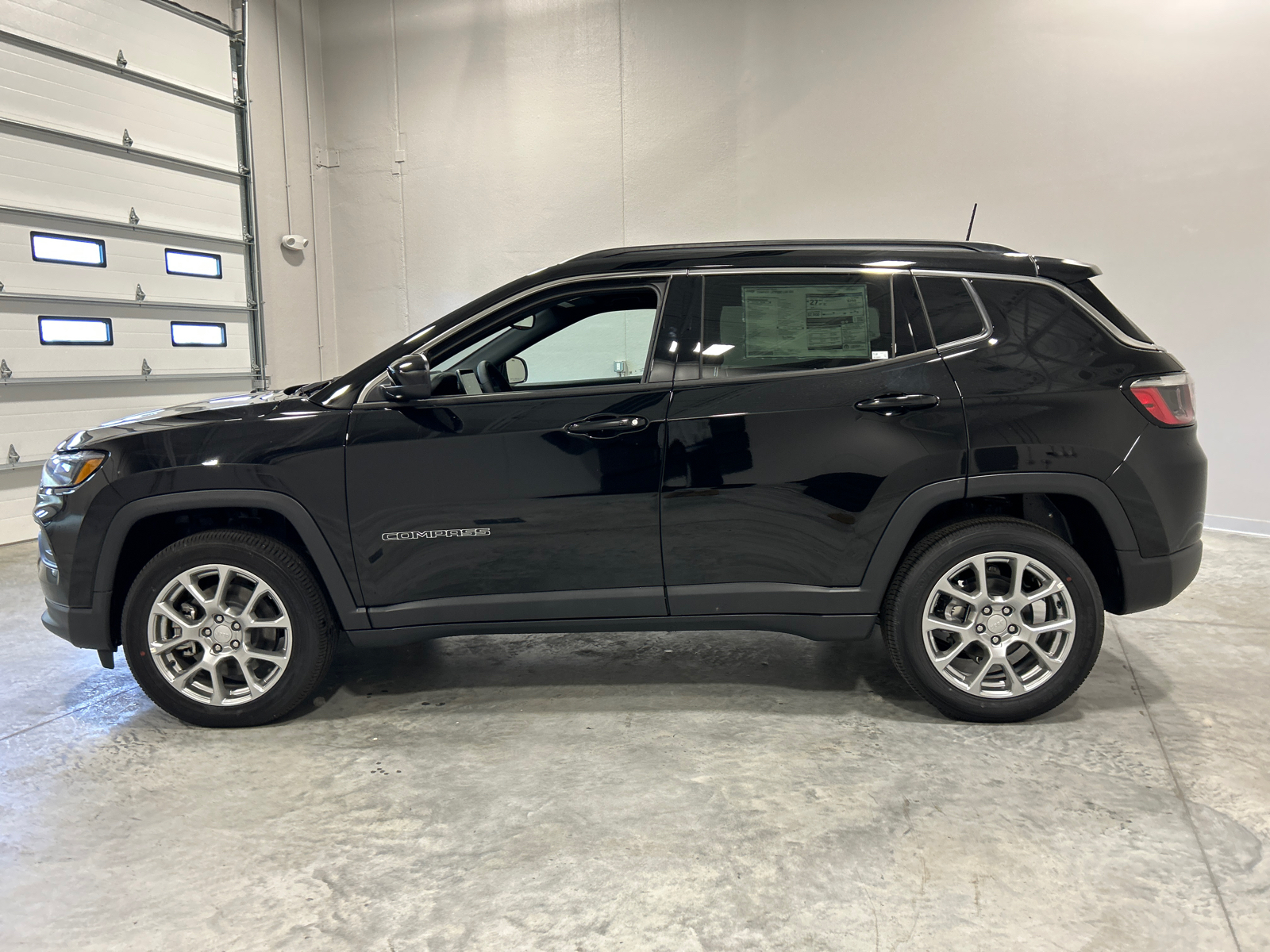 2024 Jeep Compass Latitude Lux 9