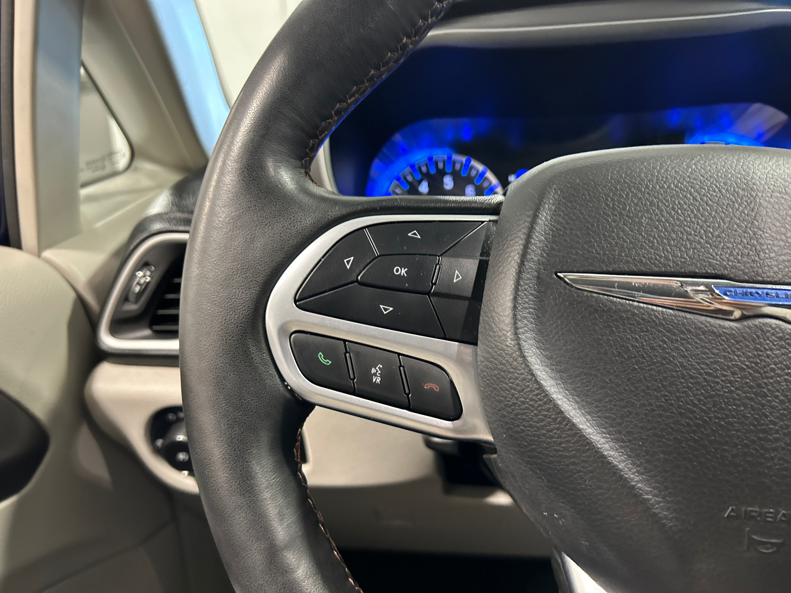 2020 Chrysler Pacifica Touring L 20