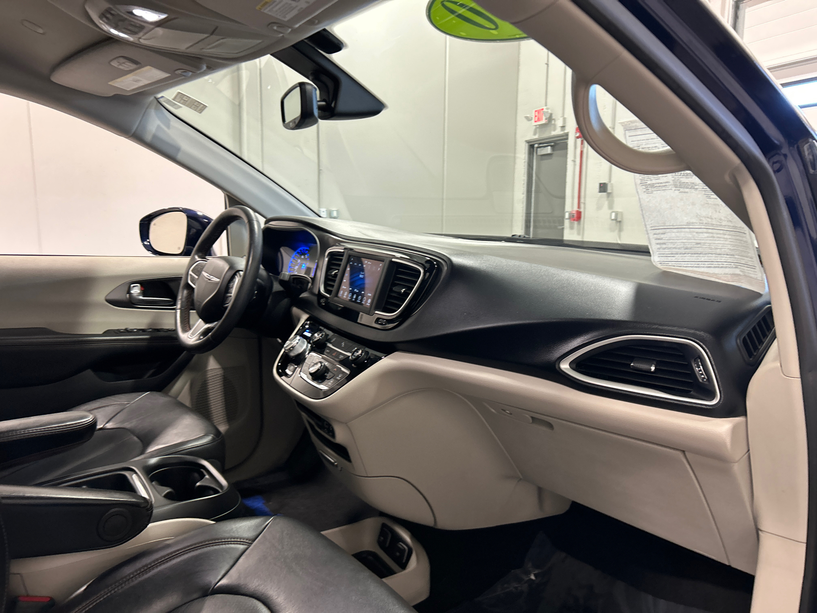 2020 Chrysler Pacifica Touring L 35