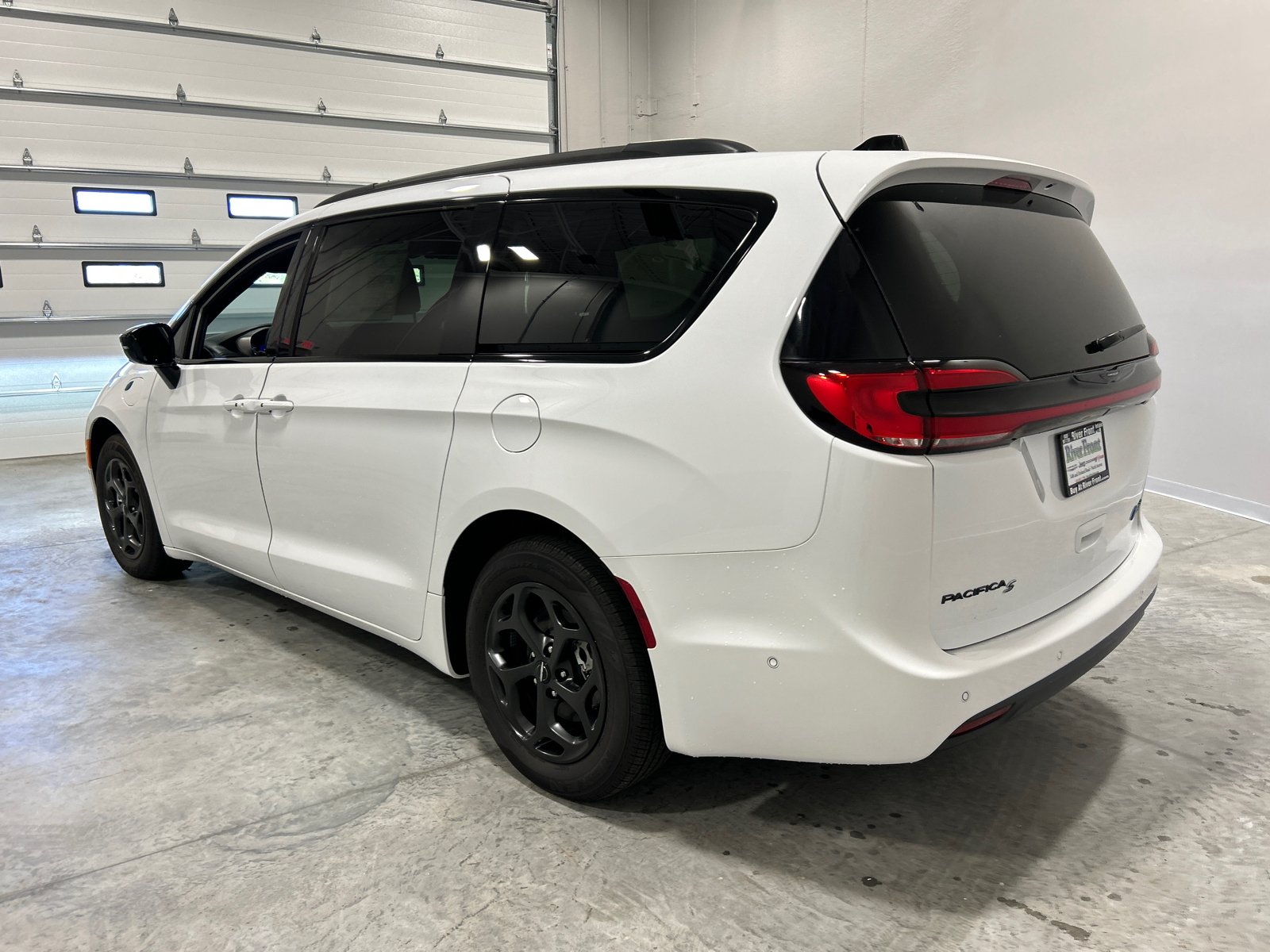 2024 Chrysler Pacifica Hybrid Select 8