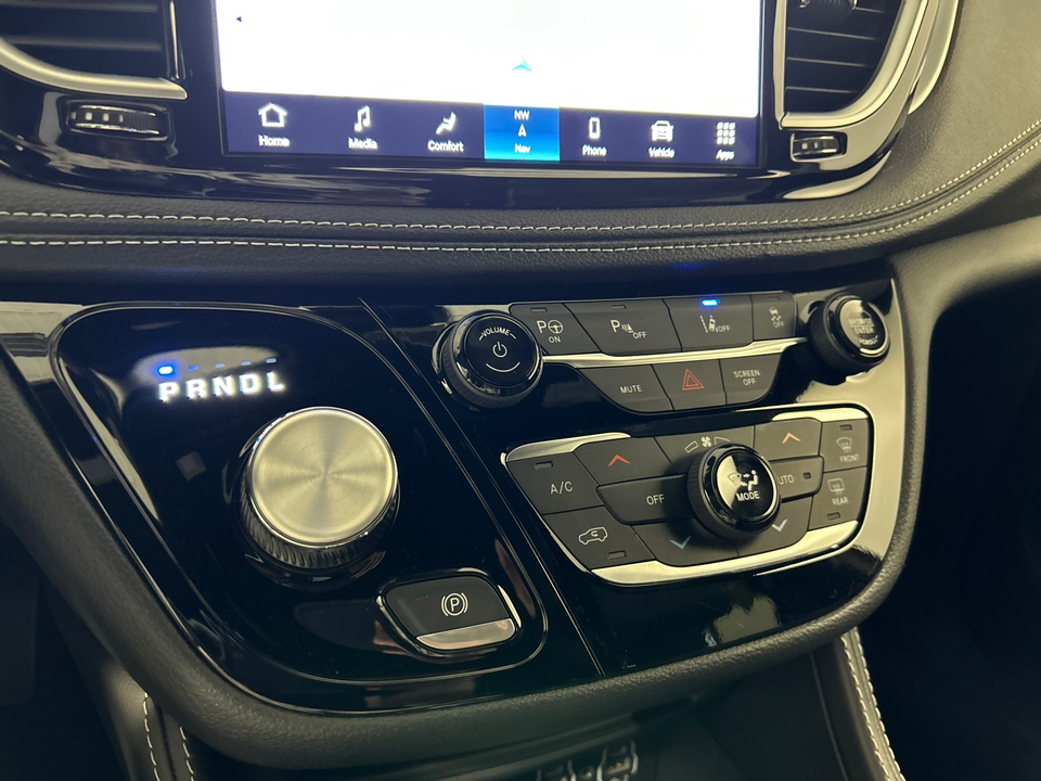 2024 Chrysler Pacifica Hybrid Select 28