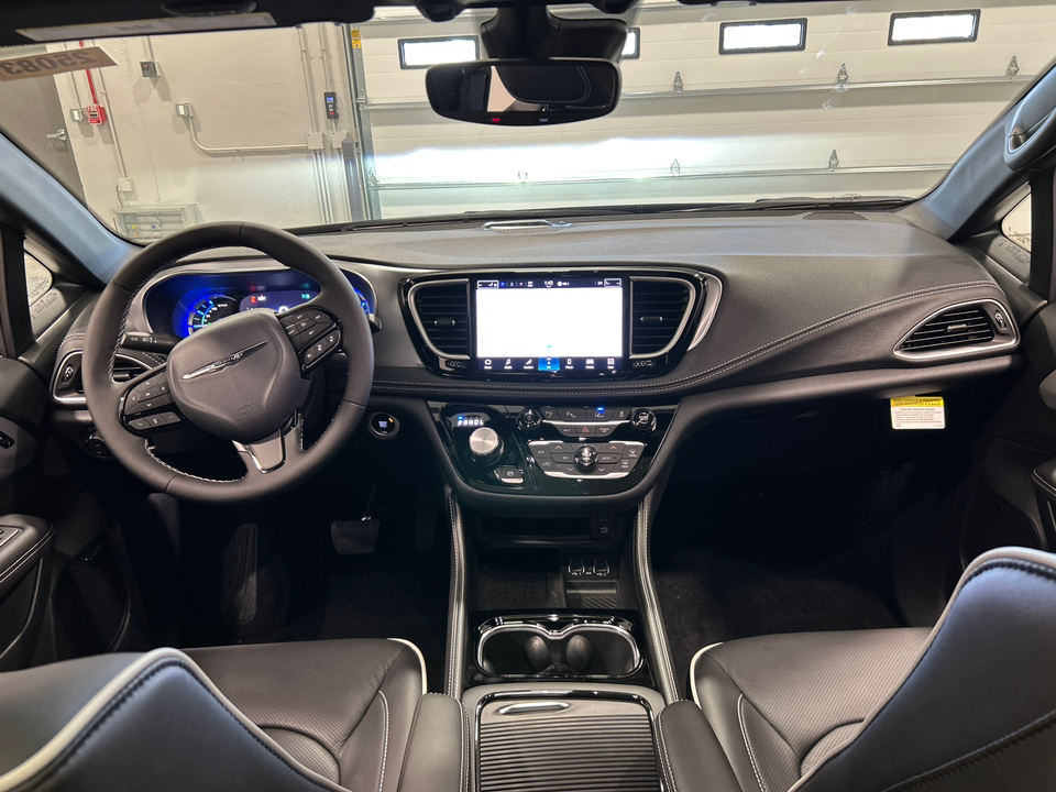 2024 Chrysler Pacifica Hybrid Select 32