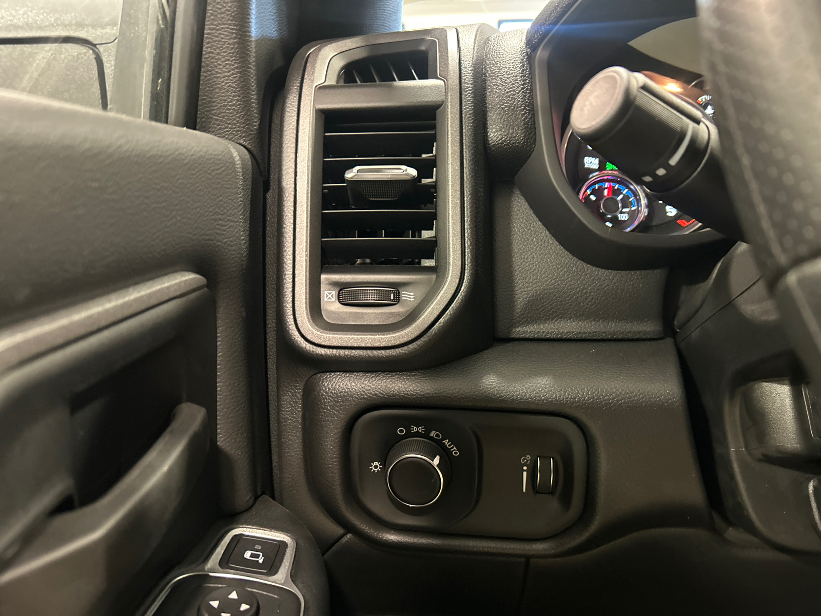 2024 Ram 5500HD Tradesman 18