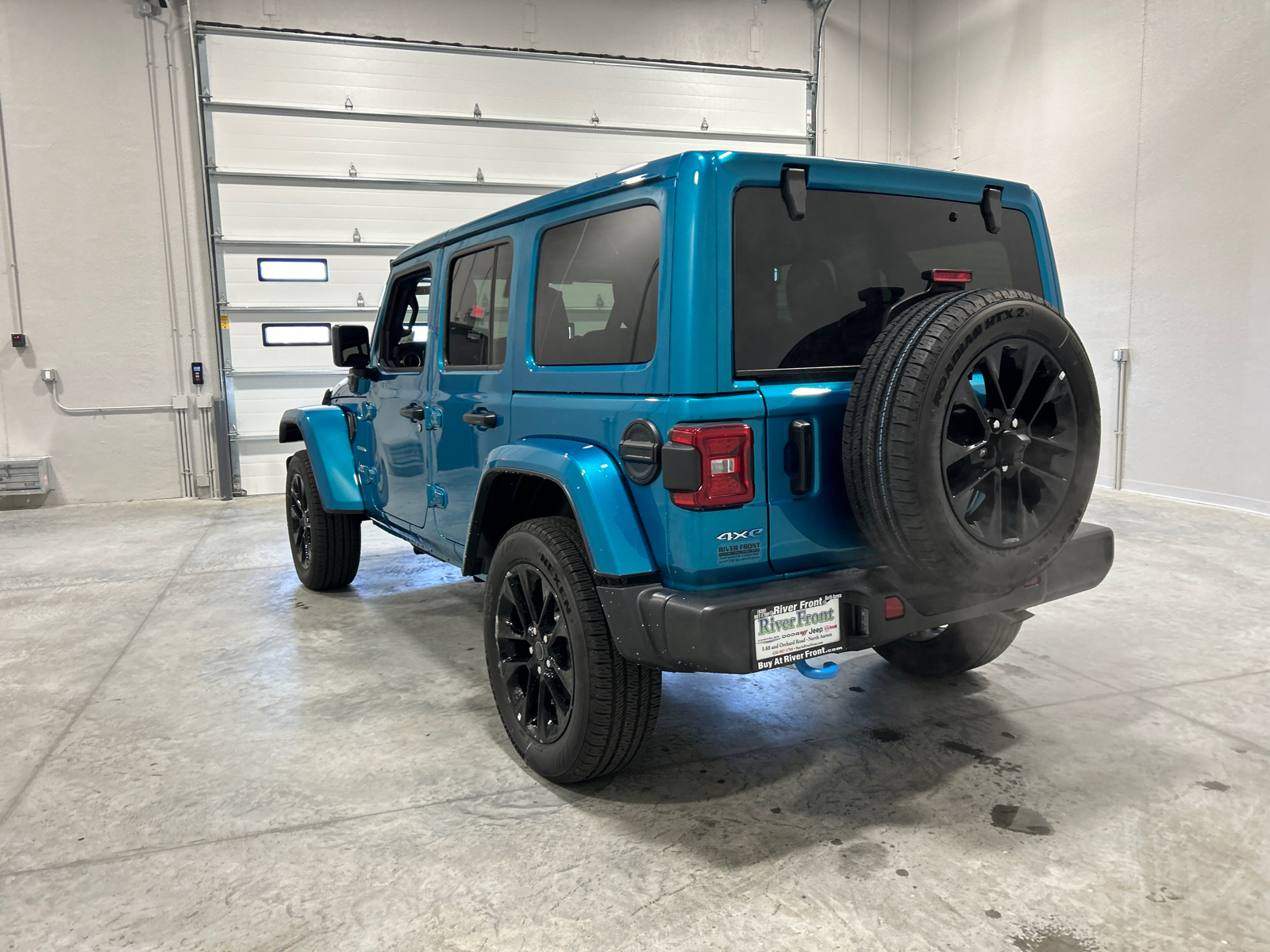 2024 Jeep Wrangler Sahara 4xe 8