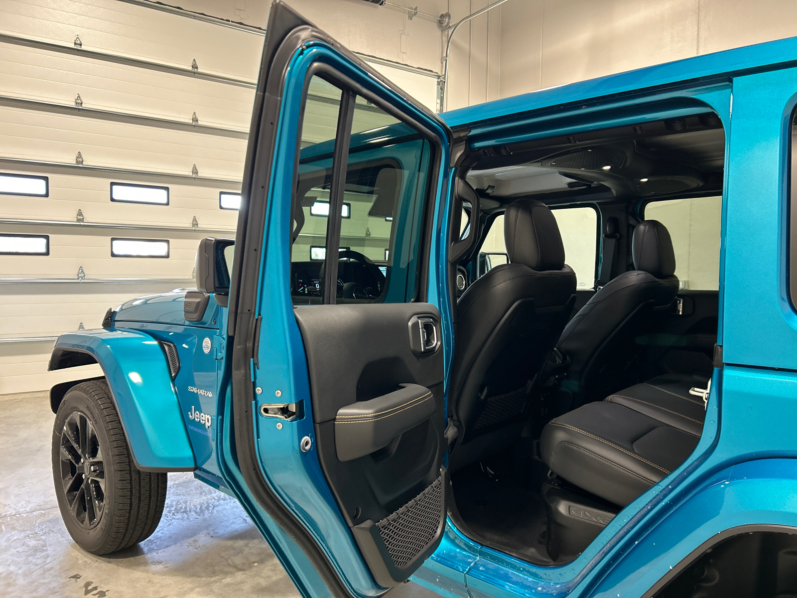 2024 Jeep Wrangler Sahara 4xe 31