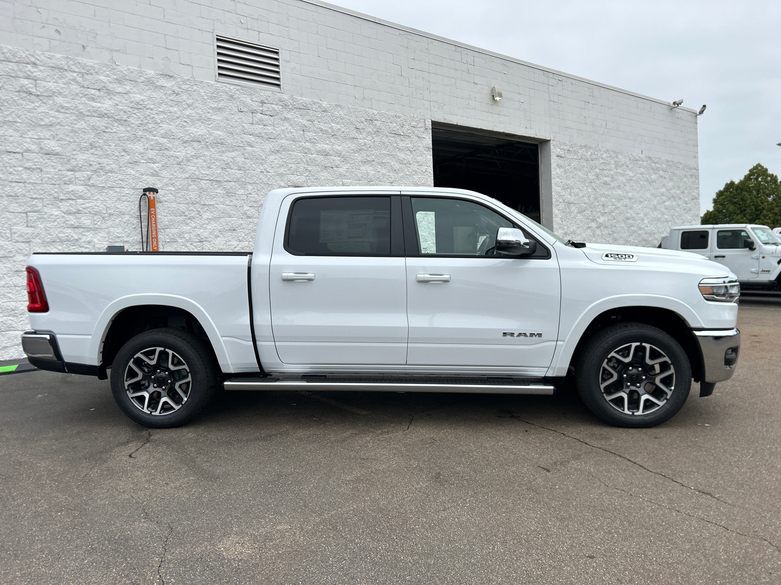 2025 Ram 1500 Laramie 9