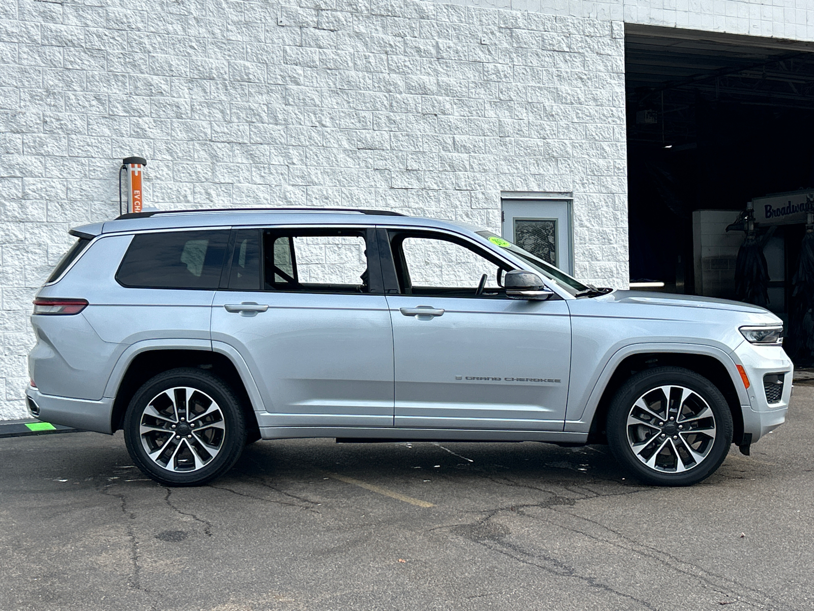 2021 Jeep Grand Cherokee L Overland 9