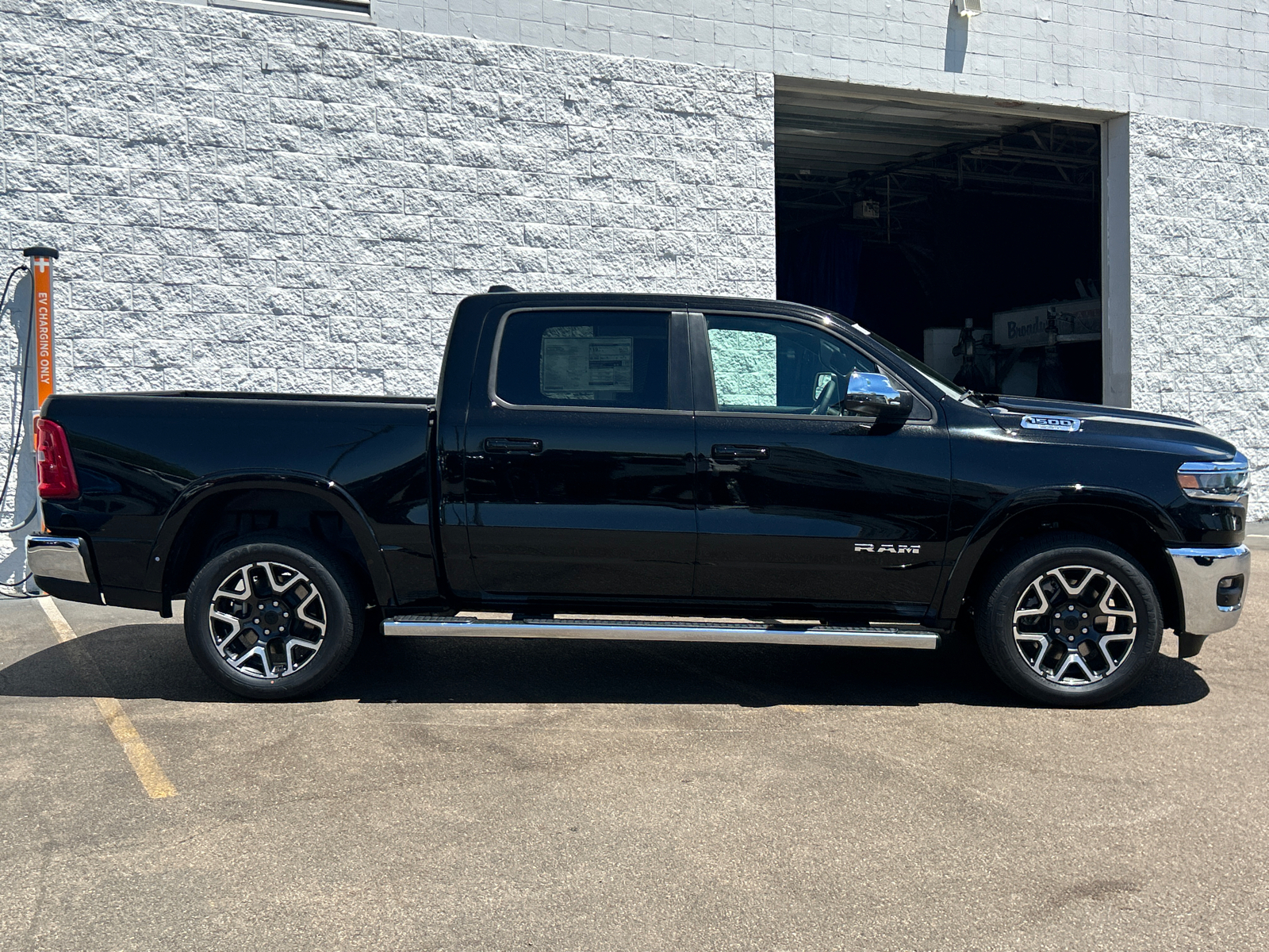 2025 Ram 1500 Laramie 9