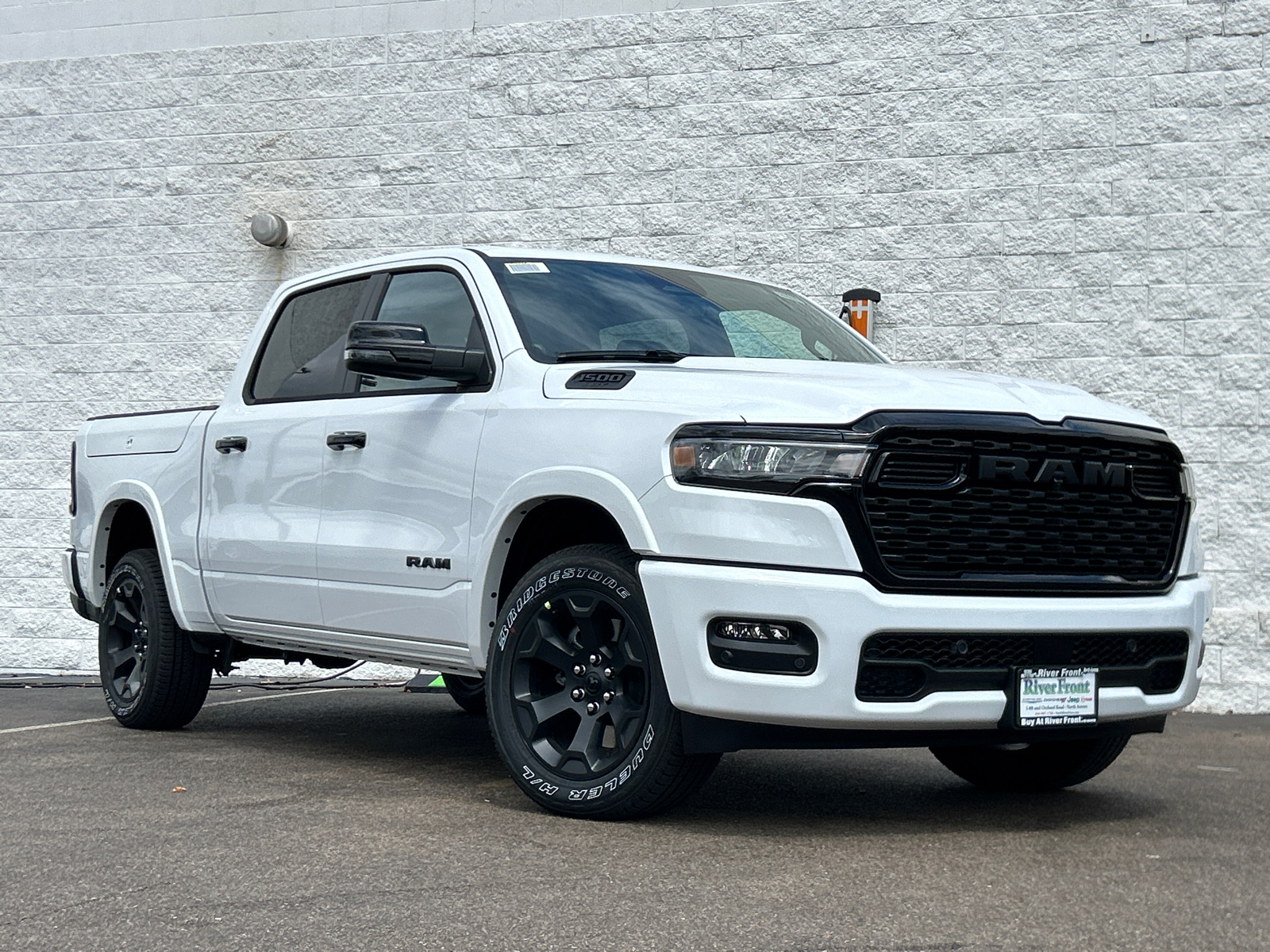 2025 Ram 1500 Big Horn/Lone Star 2