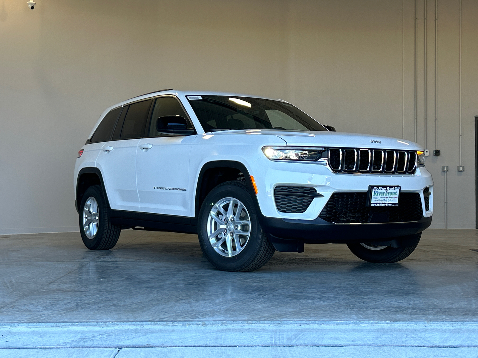 2025 Jeep Grand Cherokee Laredo 2