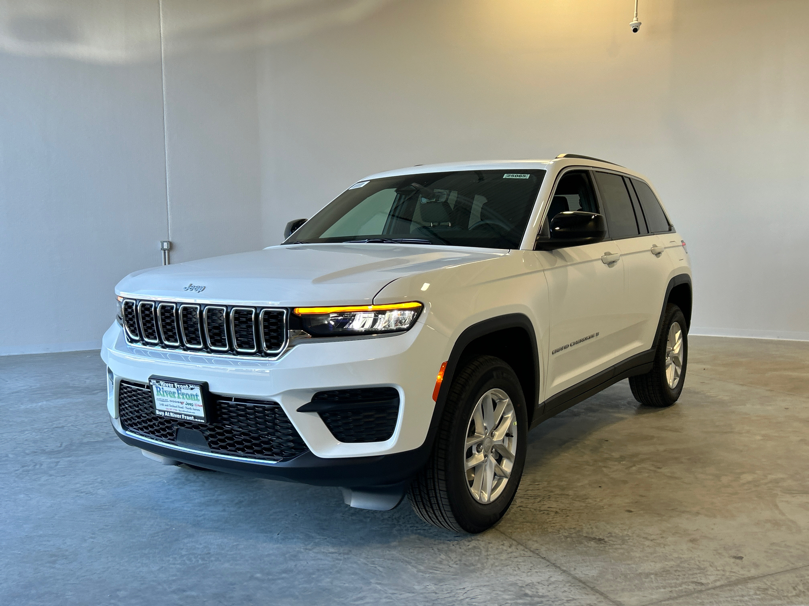 2025 Jeep Grand Cherokee Laredo 4