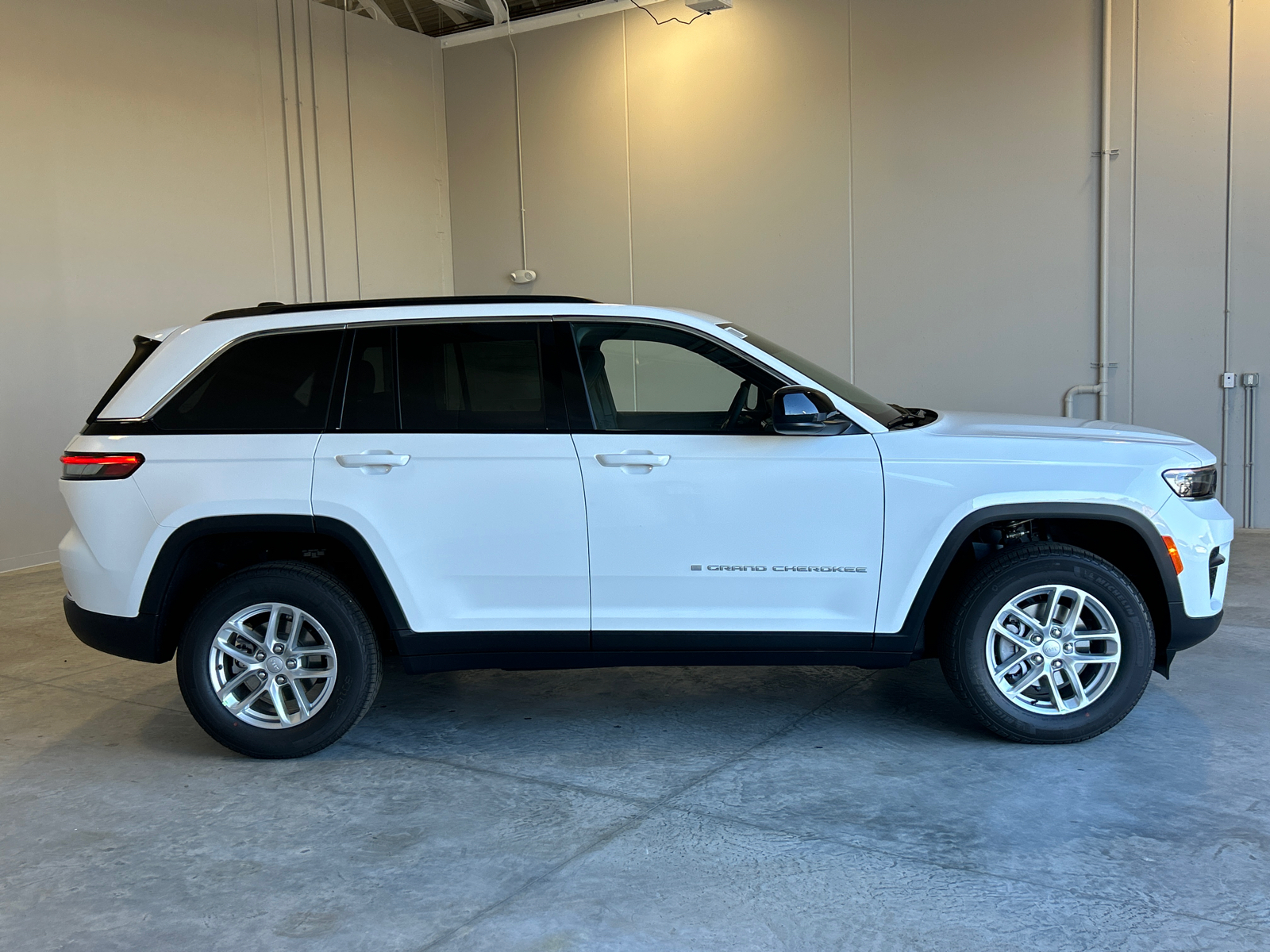 2025 Jeep Grand Cherokee Laredo 9