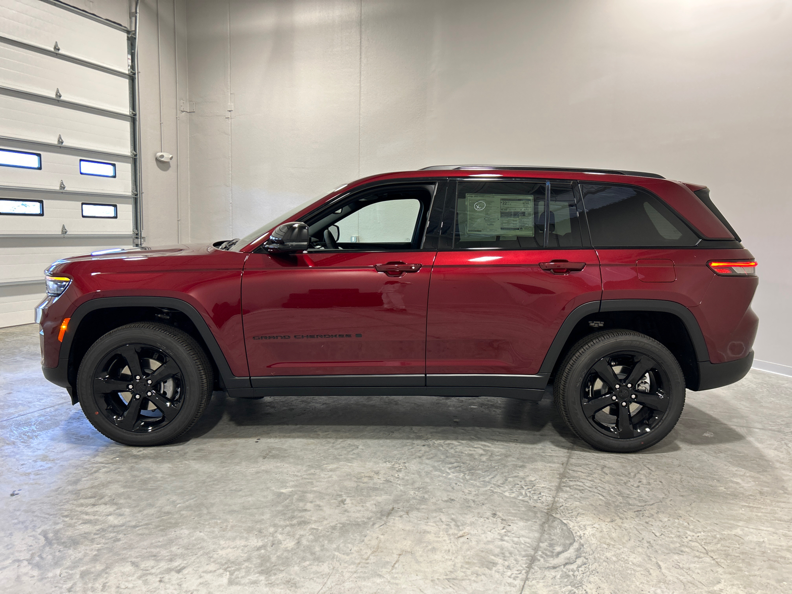 2025 Jeep Grand Cherokee Altitude X 9