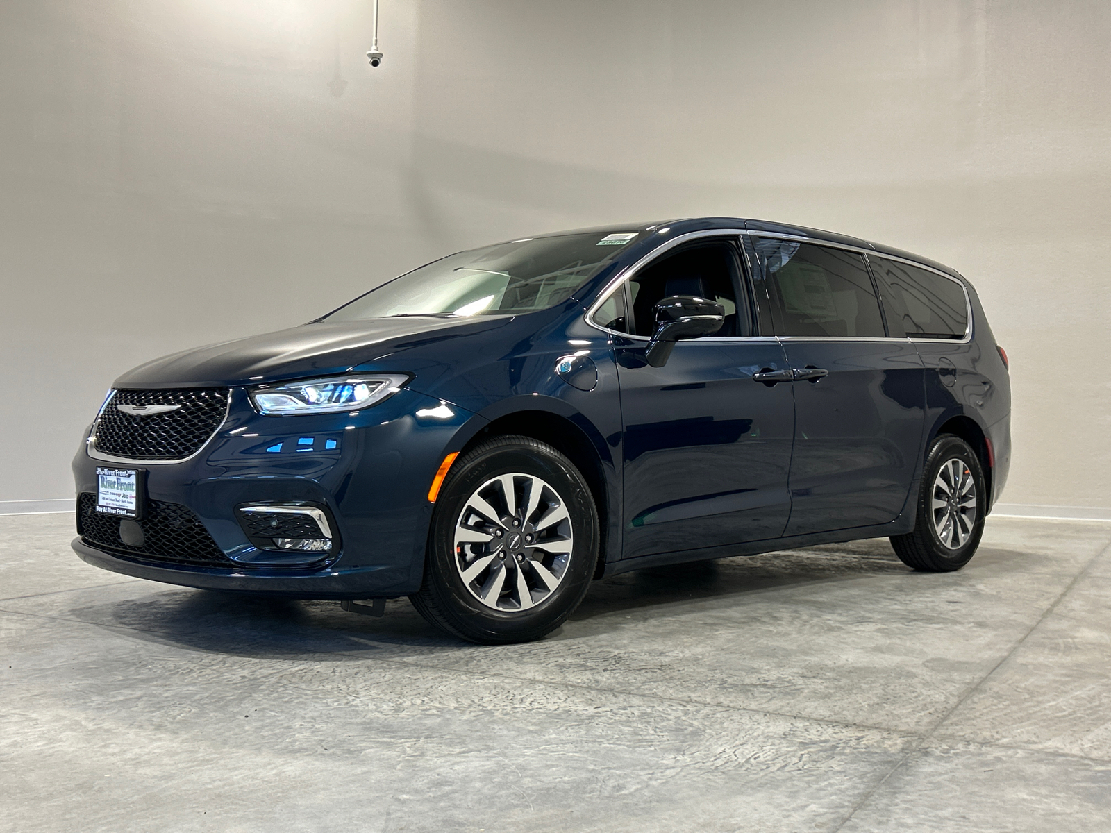 2025 Chrysler Pacifica Hybrid Select 1