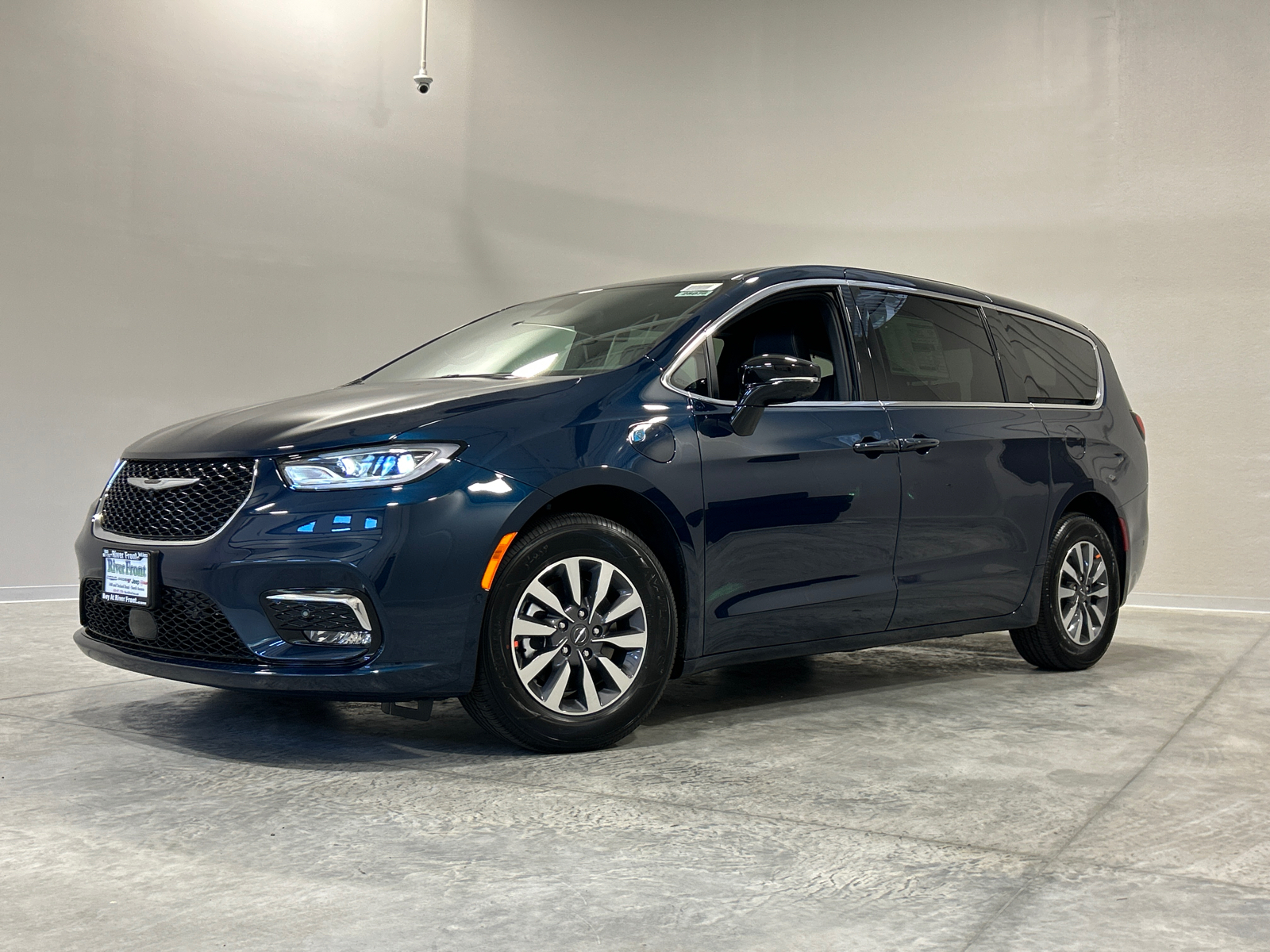 2025 Chrysler Pacifica Hybrid Select 2