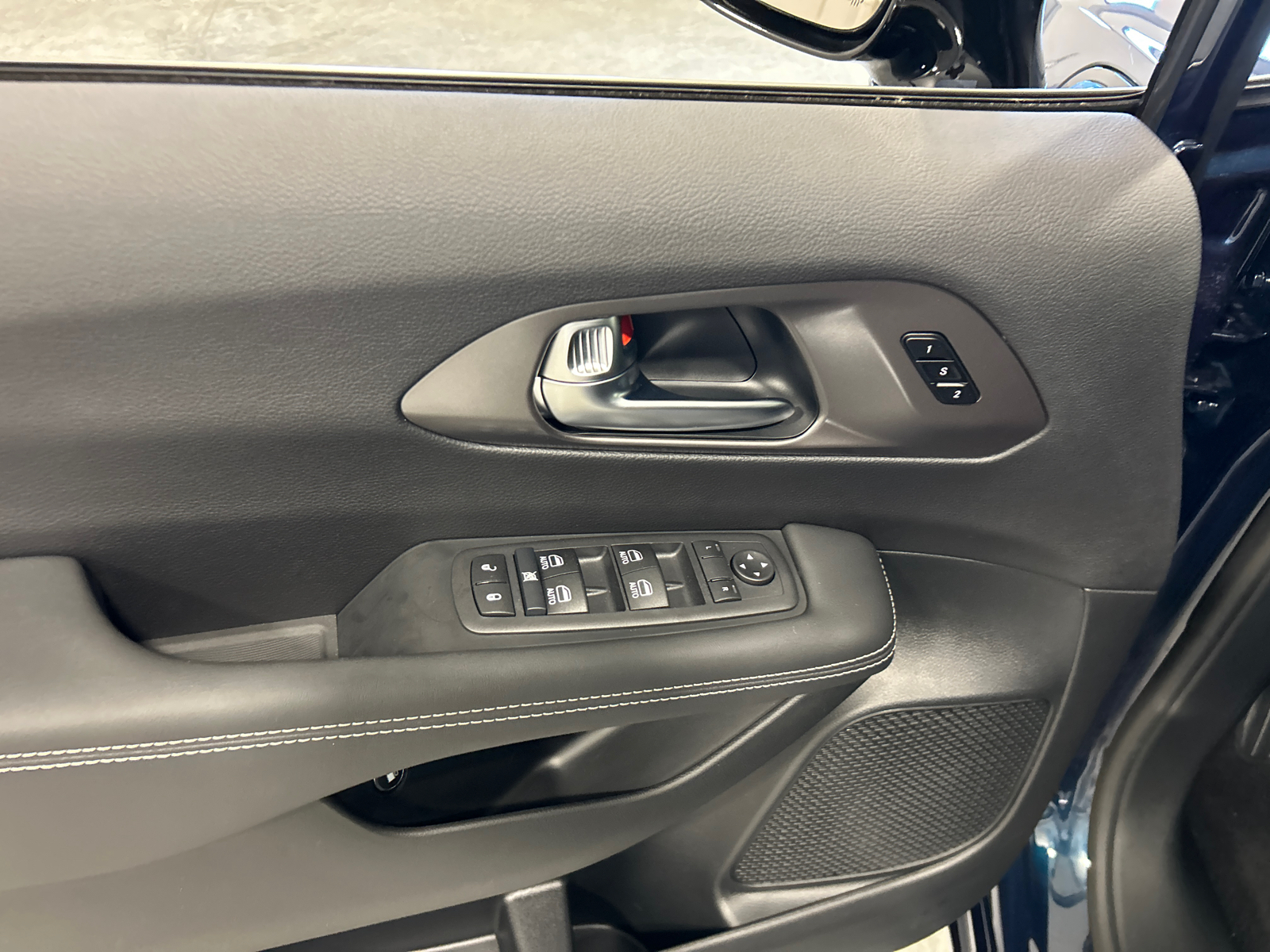 2025 Chrysler Pacifica Hybrid Select 15