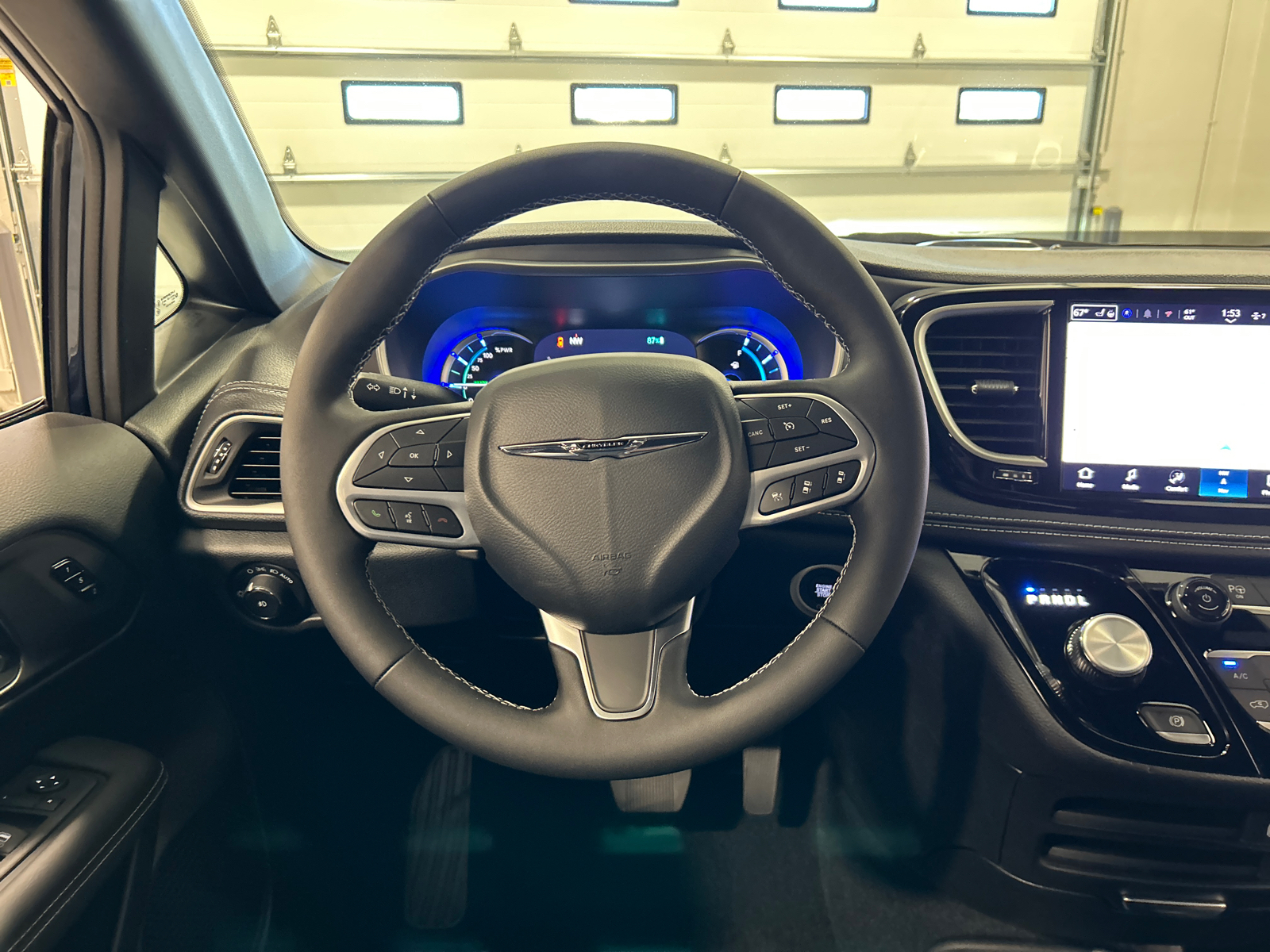 2025 Chrysler Pacifica Hybrid Select 29