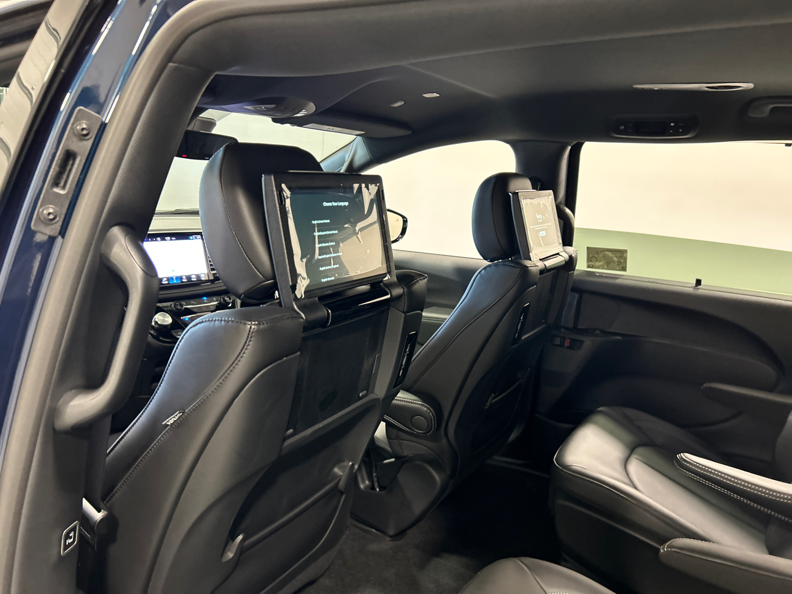 2025 Chrysler Pacifica Hybrid Select 32